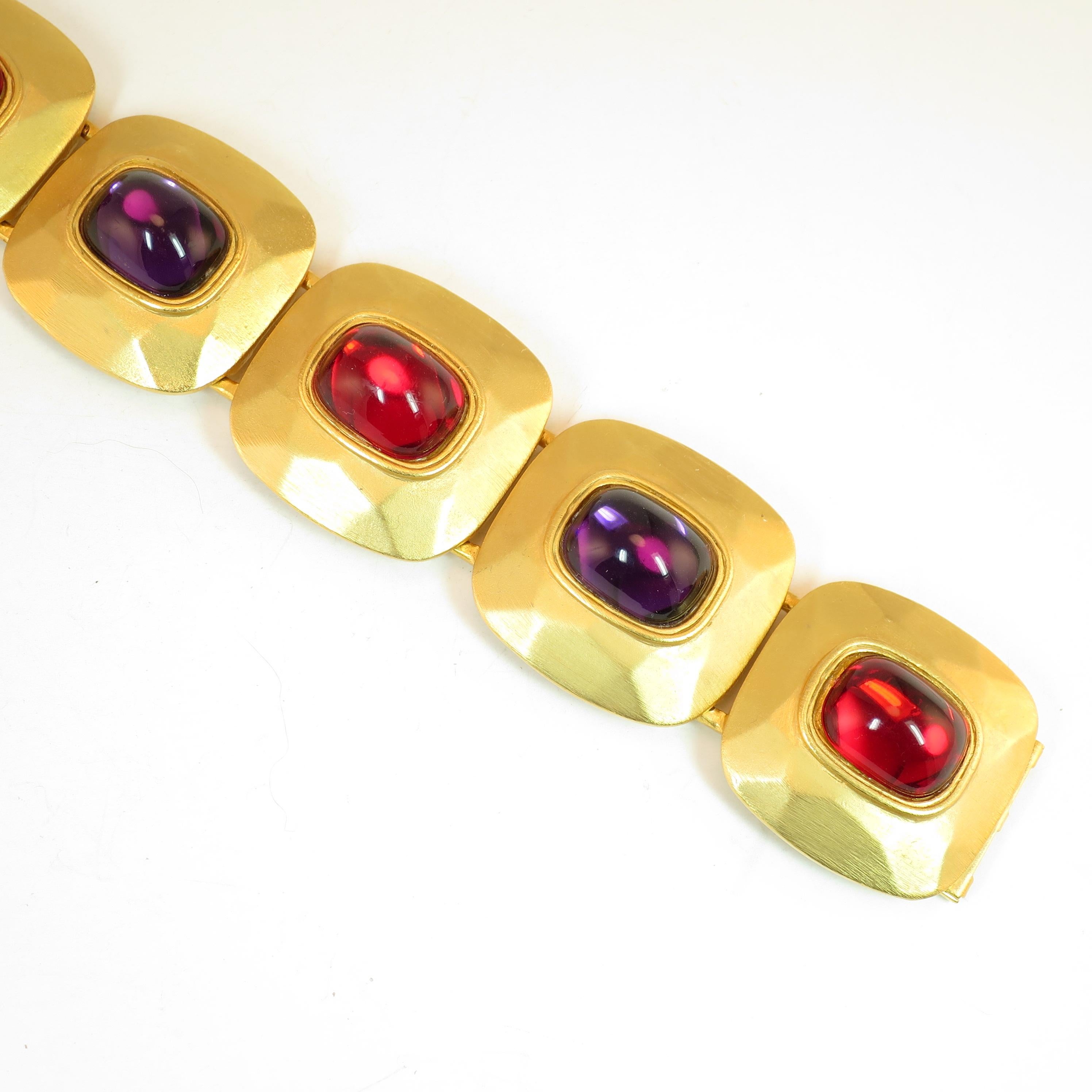 Mid-Century Gem-Craft Hammered Gold Jewel-Tone Day & Evening Bracelet & Earrings In Excellent Condition For Sale In Burbank, CA