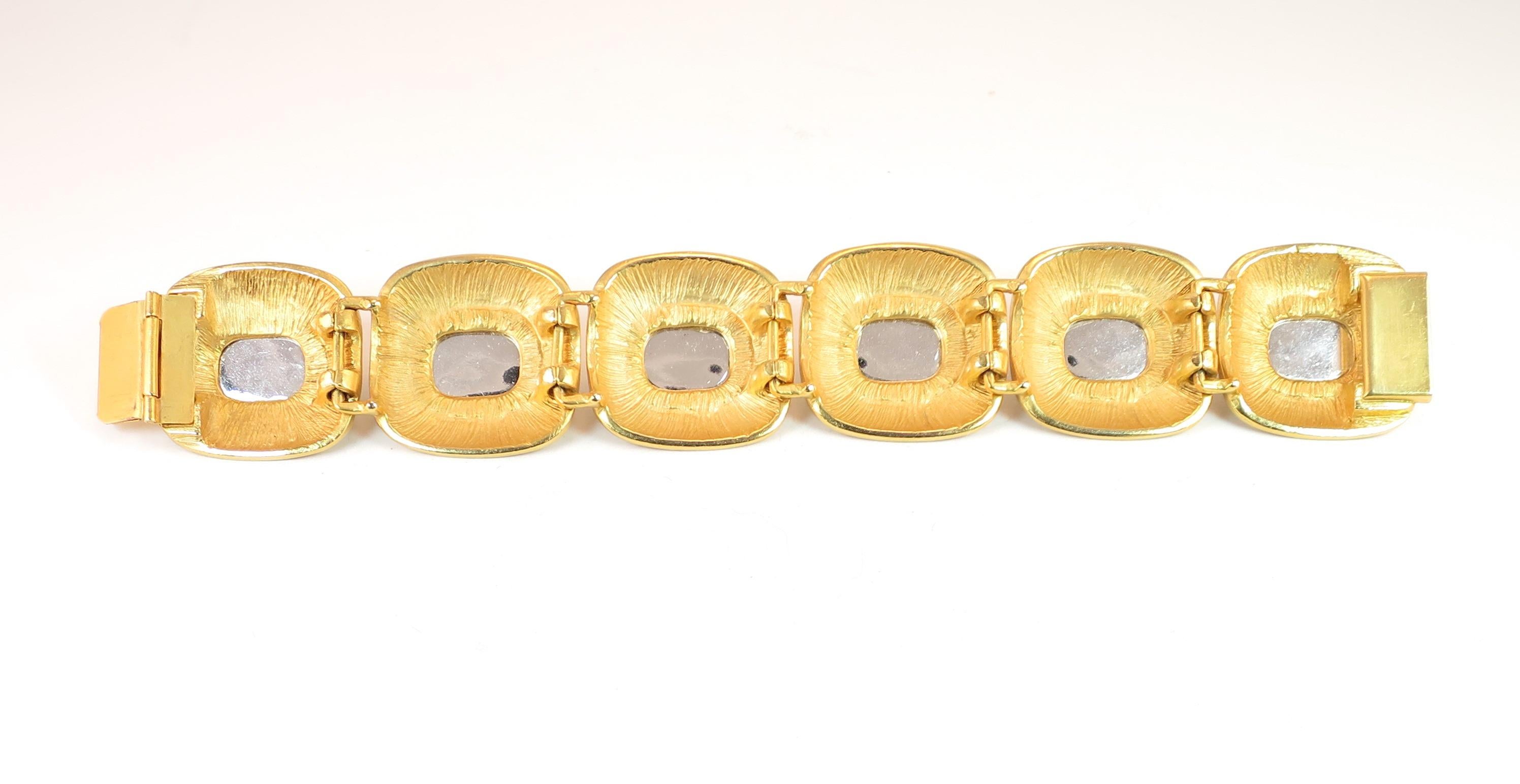 Mid-Century Gem-Craft Hammered Gold Jewel-Tone Day & Evening Bracelet & Earrings For Sale 3