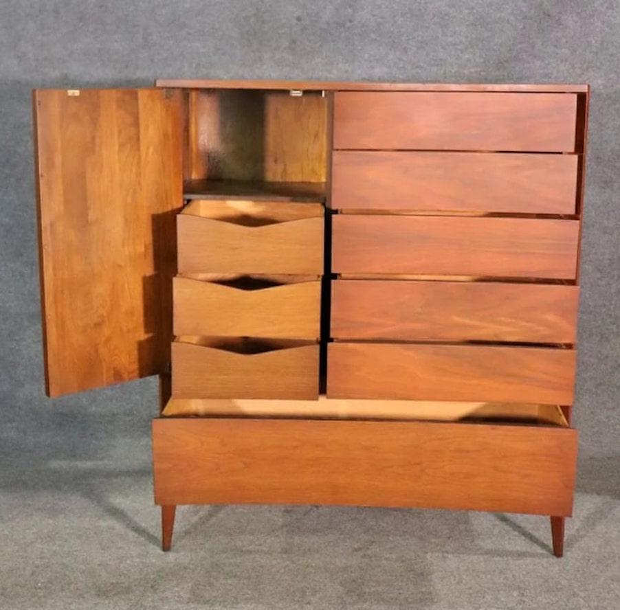 Tall chest of drawers in walnut by Unagusta. Nine total drawers, cabinet space, curved front, and tapered legs.
Please confirm location NY or NJ