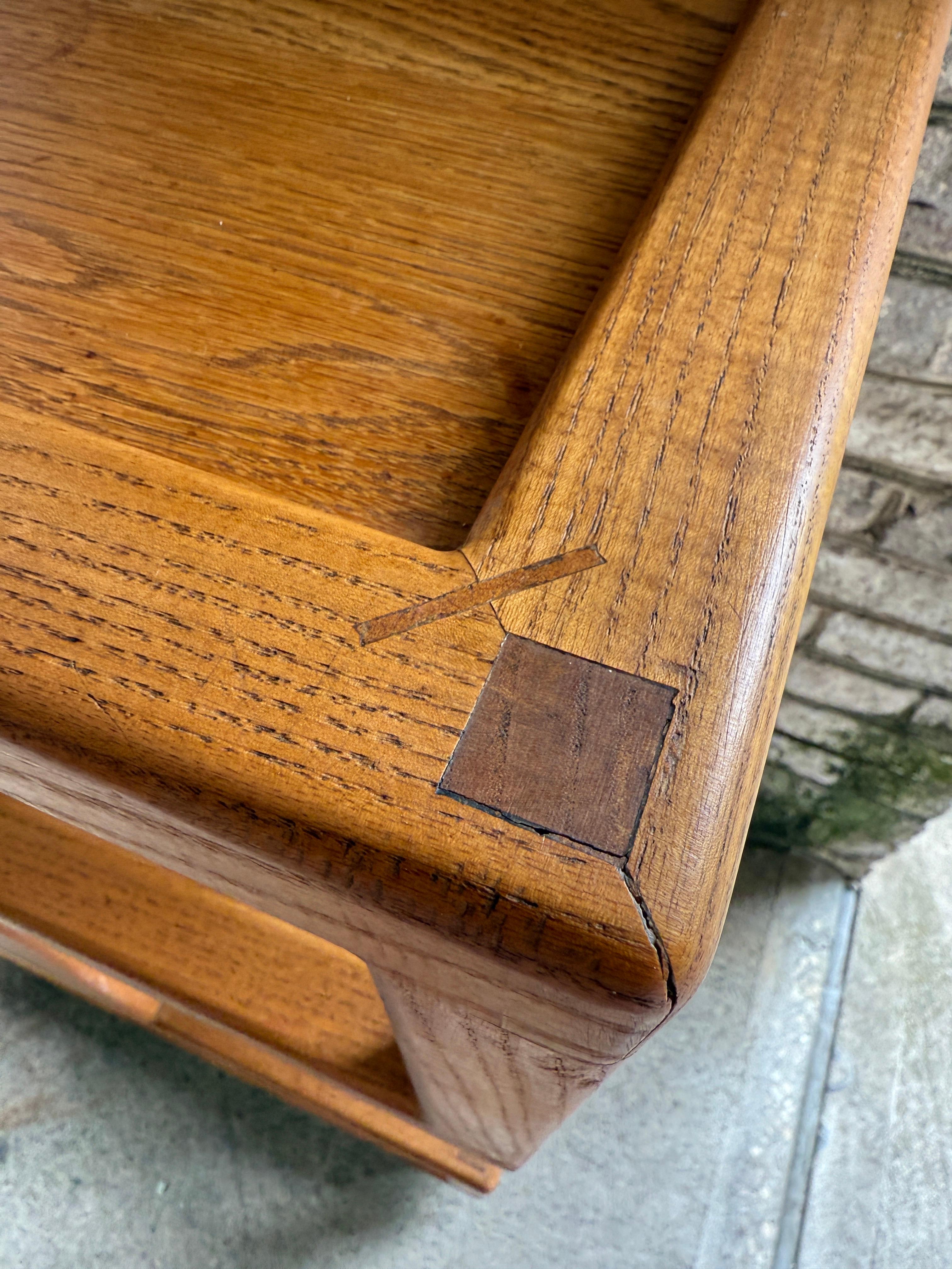 MId-Century Geometrisches Design Oak Wood Etagere (amerikanisch) im Angebot