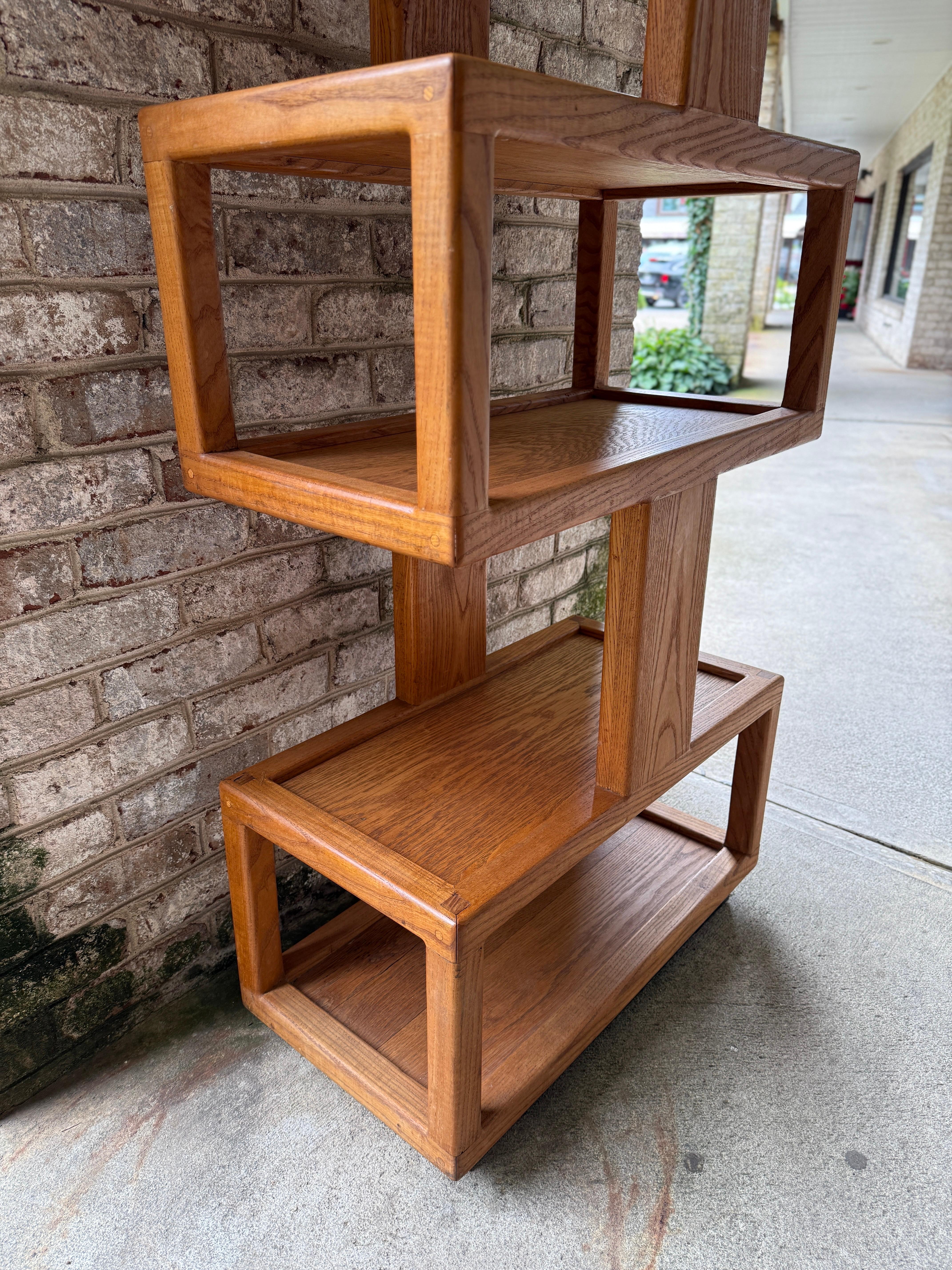 MId-Century Geometrisches Design Oak Wood Etagere im Angebot 2