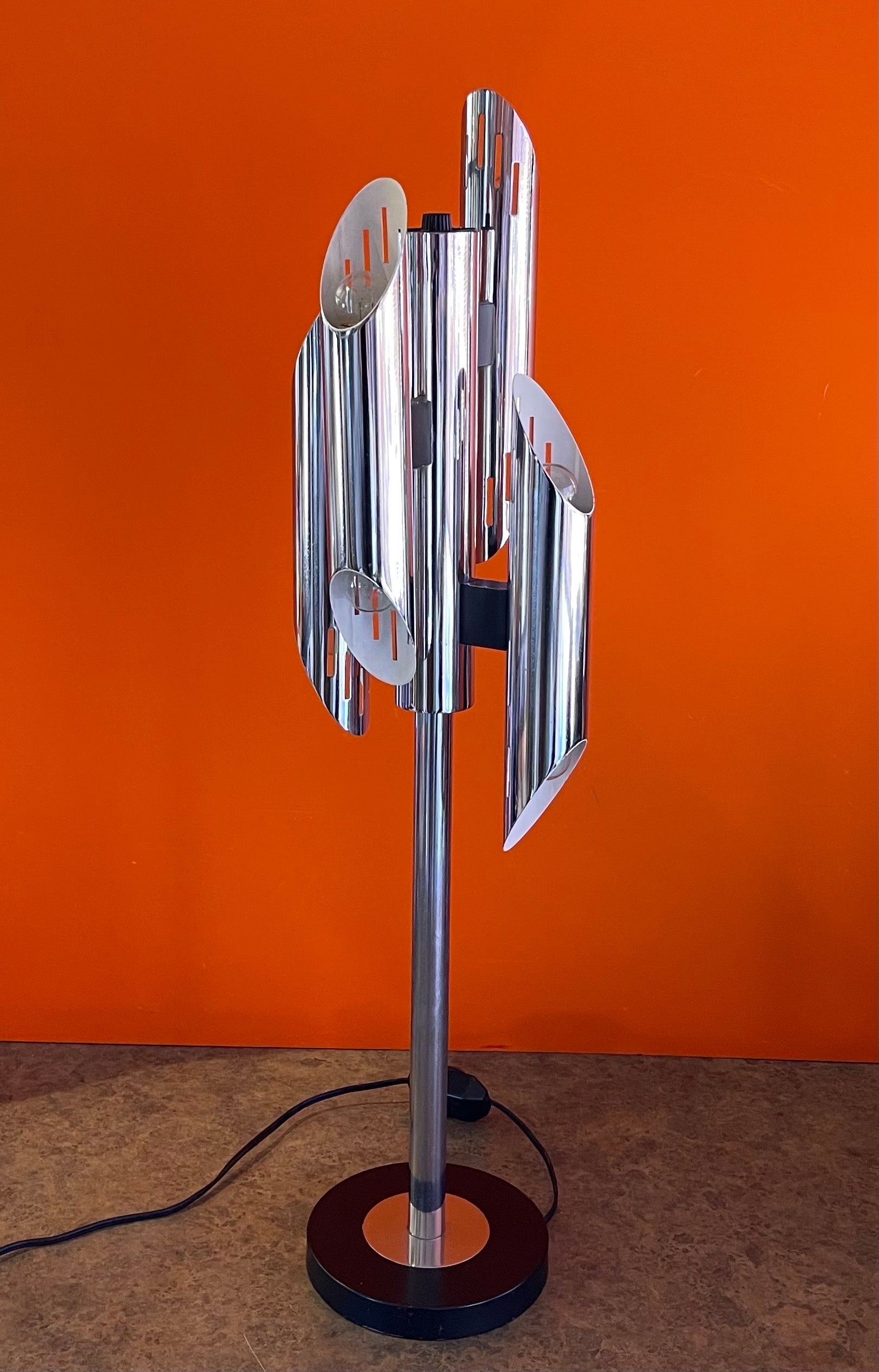 Mid-Century Geometric Eight Socket Chrome Table Lamp by Gaetano Sciolari  In Good Condition For Sale In San Diego, CA