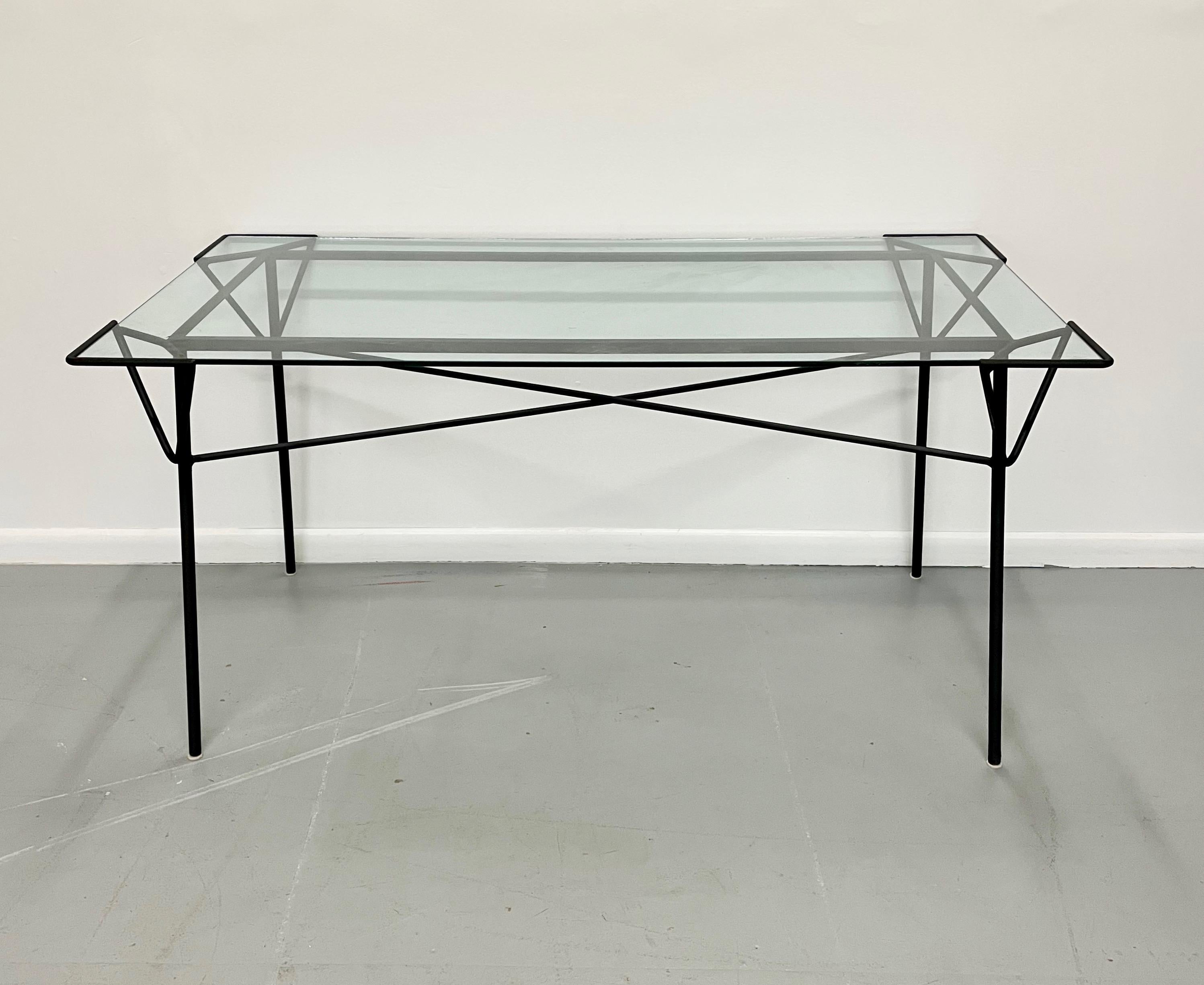 20ième siècle Table de salle à manger géométrique en fer et verre d'Ossia Arkus pour Arbuck Mid Century en vente
