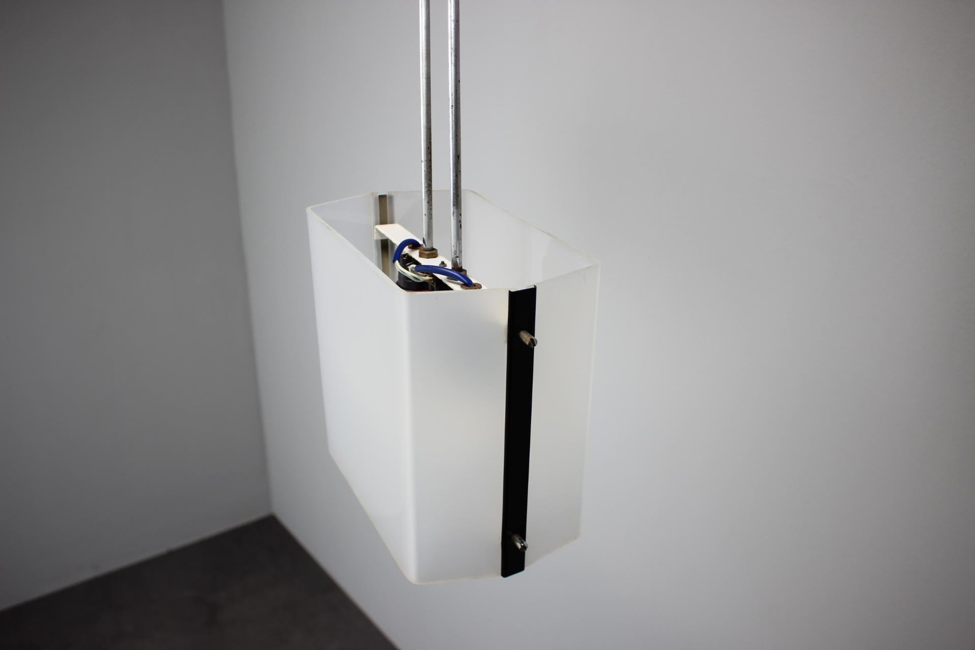 Ciondolo geometrico di metà secolo di Lidokov, anni '70, Cecoslovacchia In condizioni buone in vendita a Praha, CZ