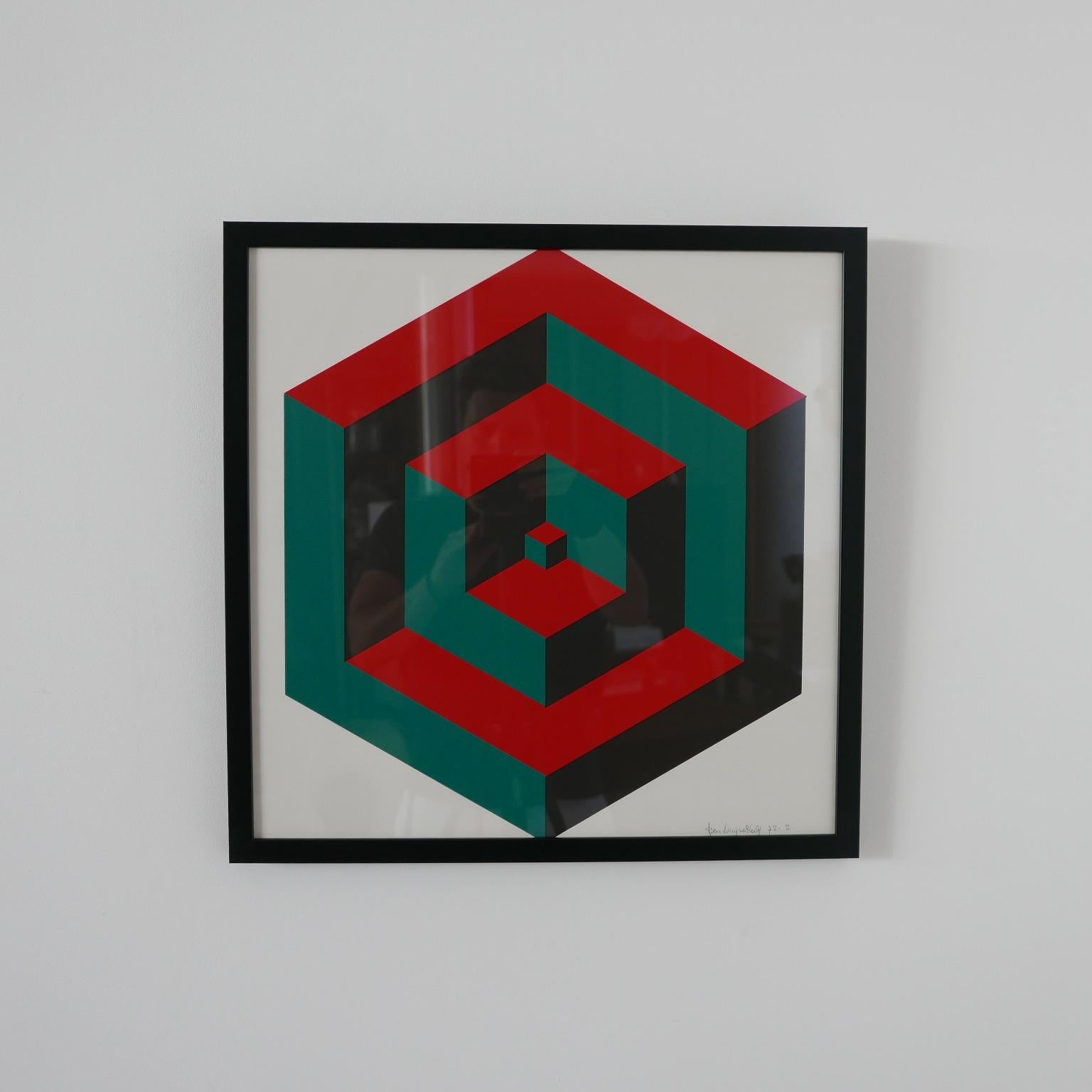 Une œuvre d'art géométrique néerlandaise de style illusionniste. 

Signé, vers les années 1970. 

Encadré dans un cadre noir simple. 

D'un ensemble de quatre, mais vendu individuellement.

Bon état général, taches ou signes de