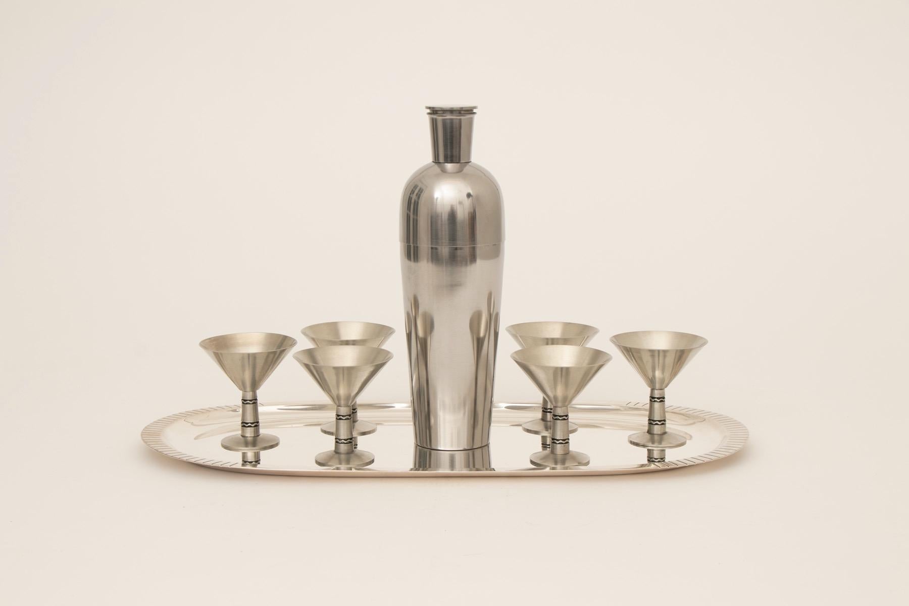 Midcentury Georg Jensen cocktail shaker with six matched cocktail goblets presented on a silver plated tray.
A very stylish and streamline design to this Georg Jensen cocktail shaker, and nicely matched with these machine turned goblets, all