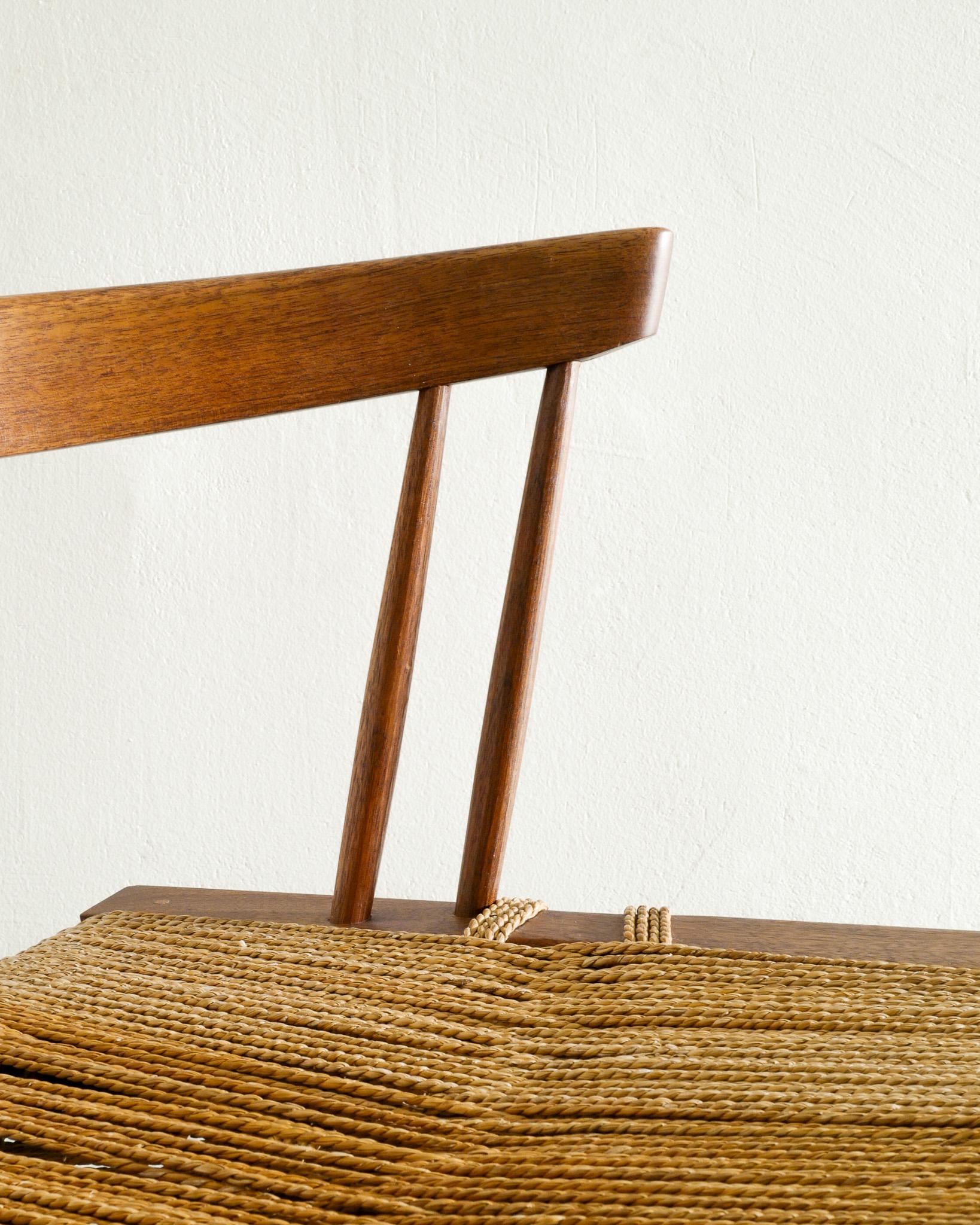 Paille Chaise en paille d'herbe du milieu du siècle de George Nakashima en noyer Produit dans les années 1960  en vente