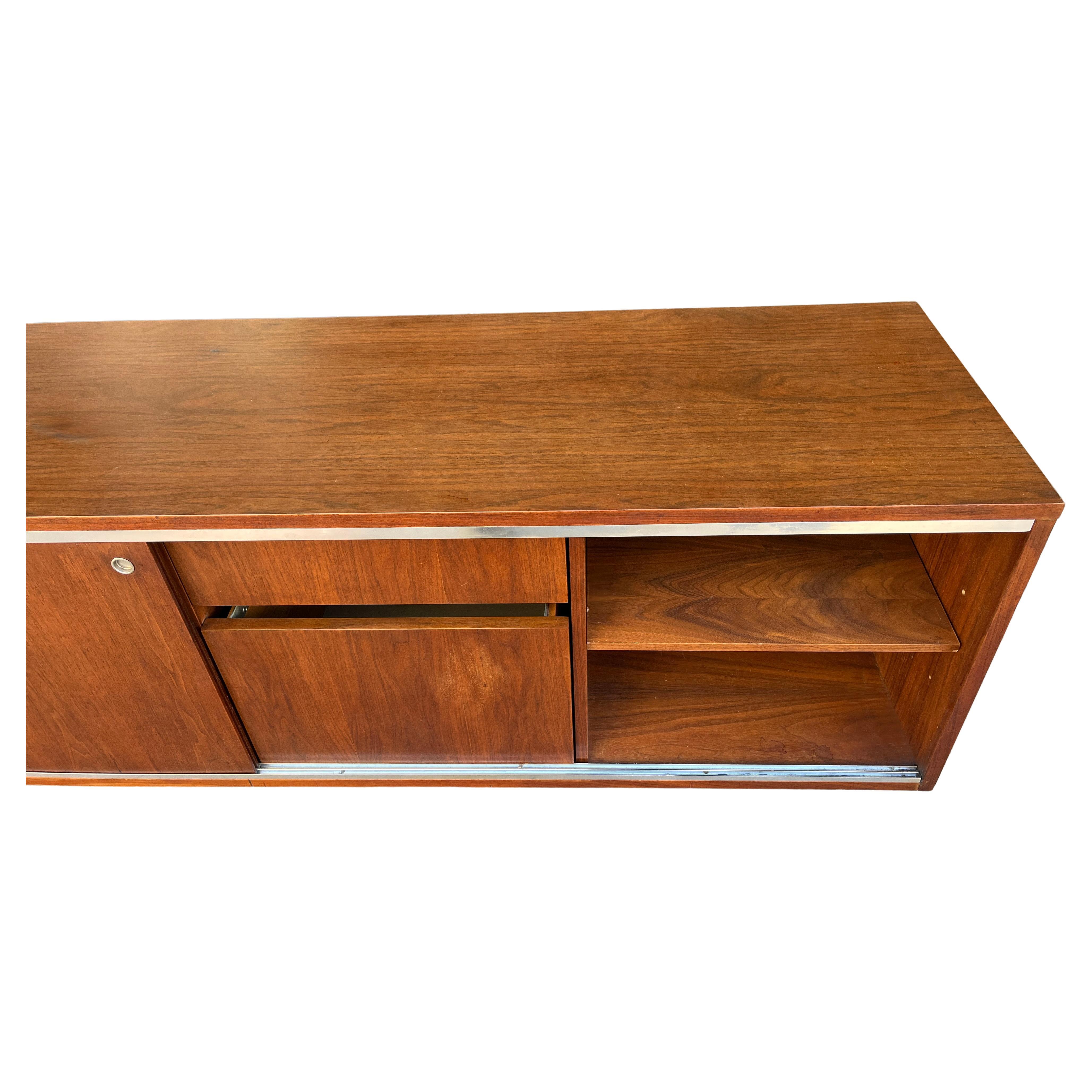 Mid Century George Nelson for Herman Miller Low Walnut Cabinet Credenza In Good Condition In BROOKLYN, NY