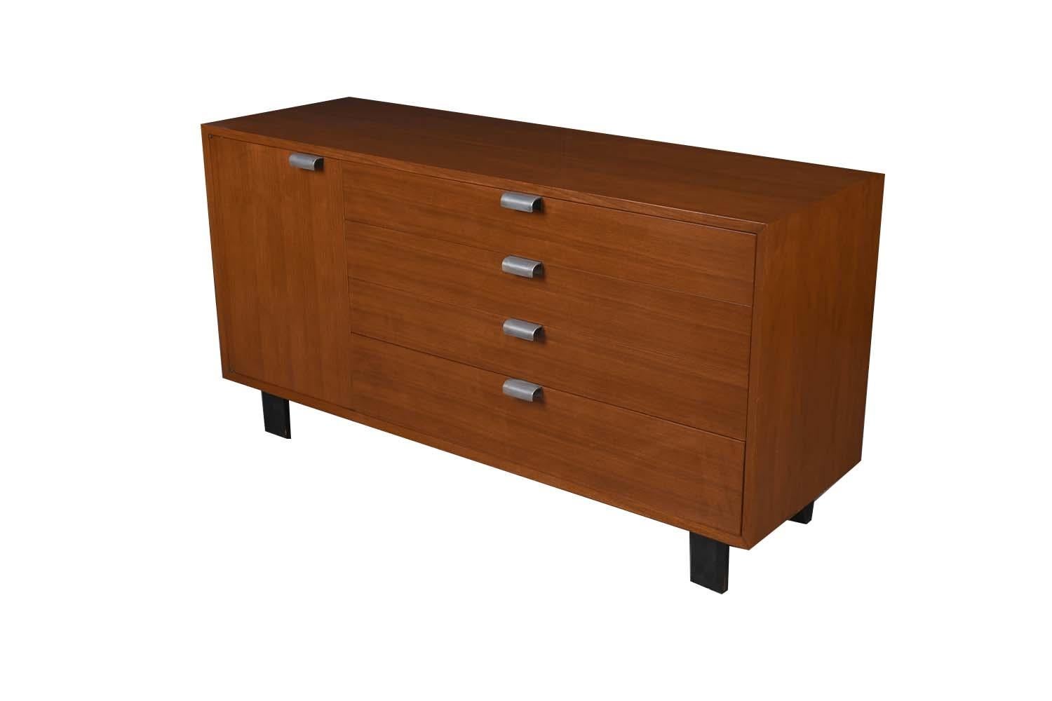Iconic and classic Mid-Century Modern dresser designed by George Nelson for the Herman Miller Primavera line, circa 1950s. Iconic piece resulting from the collaboration of these two MCM Masters! Often referred to as the Primavera Line, part of the