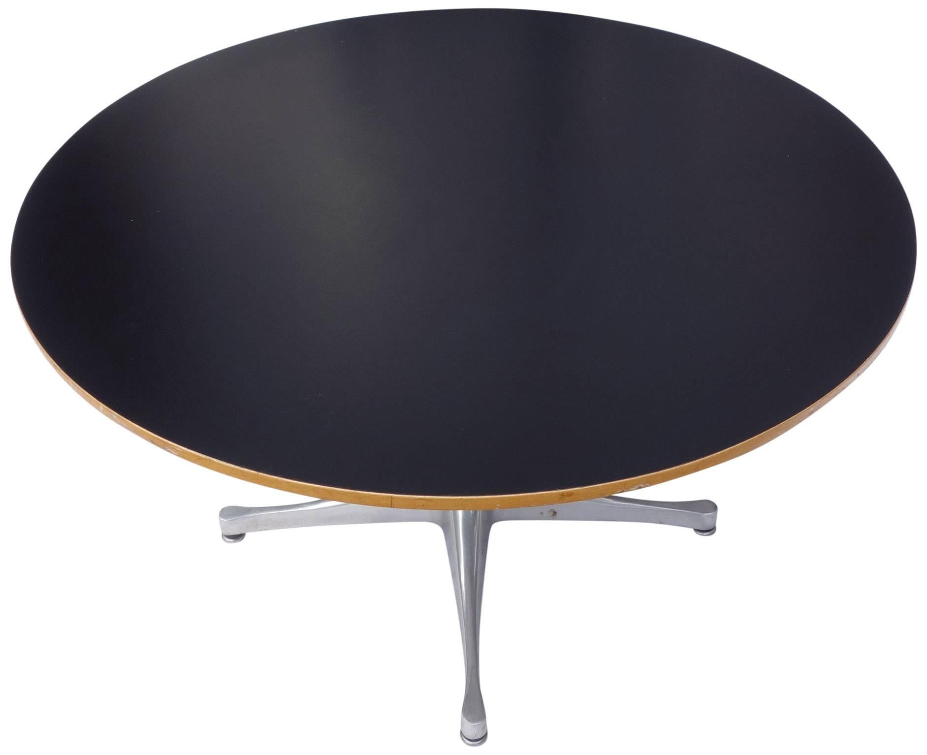 Elegant coffee table deigned by George Nelson for Herman Miller.
