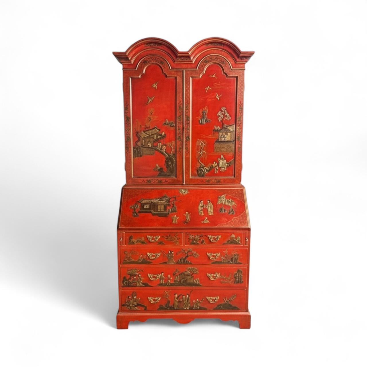 Escritorio de estilo georgiano de mediados de siglo con chinoiserie roja y dorada en venta 3