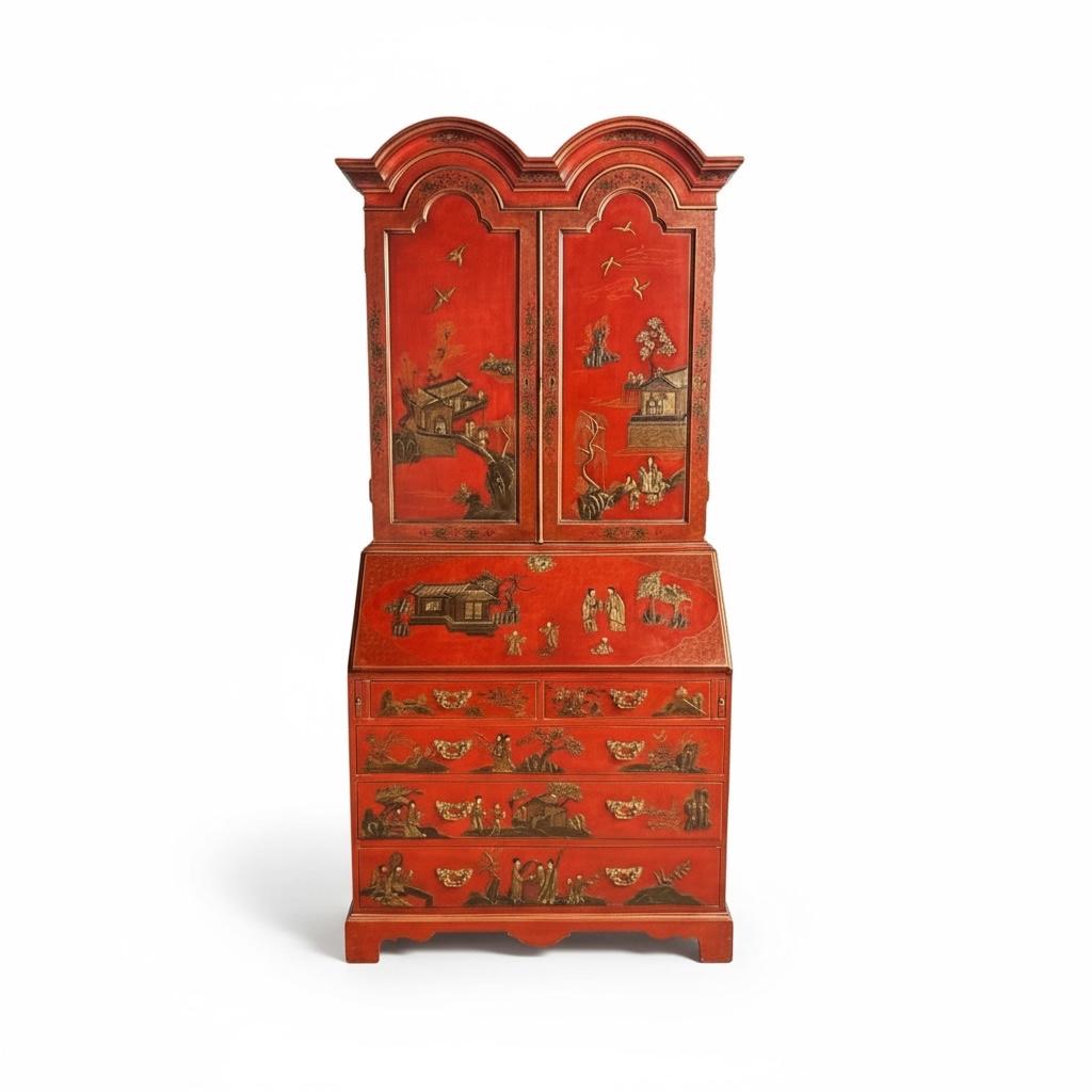 Escritorio de estilo georgiano de mediados de siglo con chinoiserie roja y dorada en venta 4