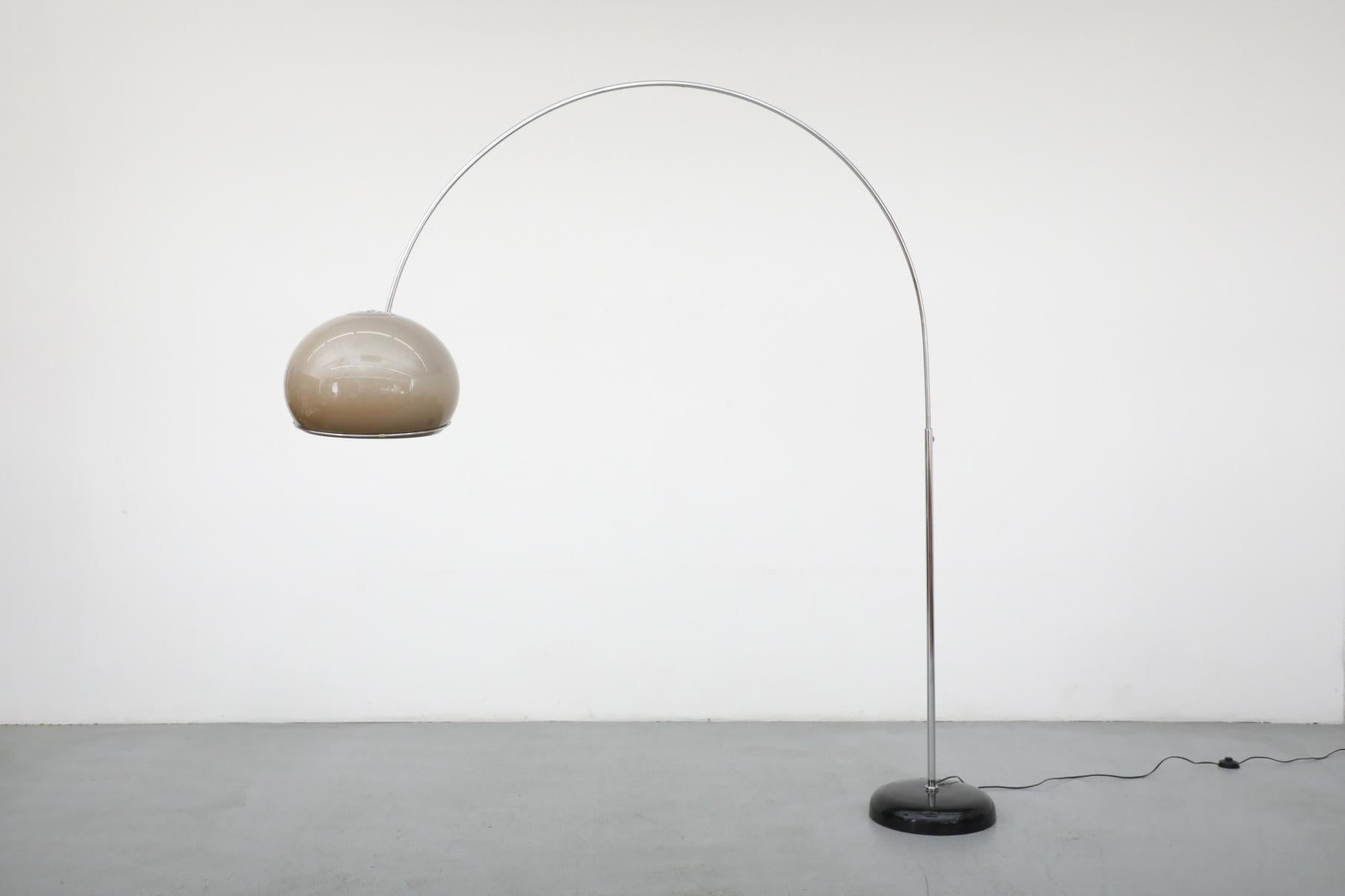 Mid-Century Gepo Arc Lamp with Beige Plexiglass Mushroom Shade and Chrome Stem In Good Condition In Los Angeles, CA