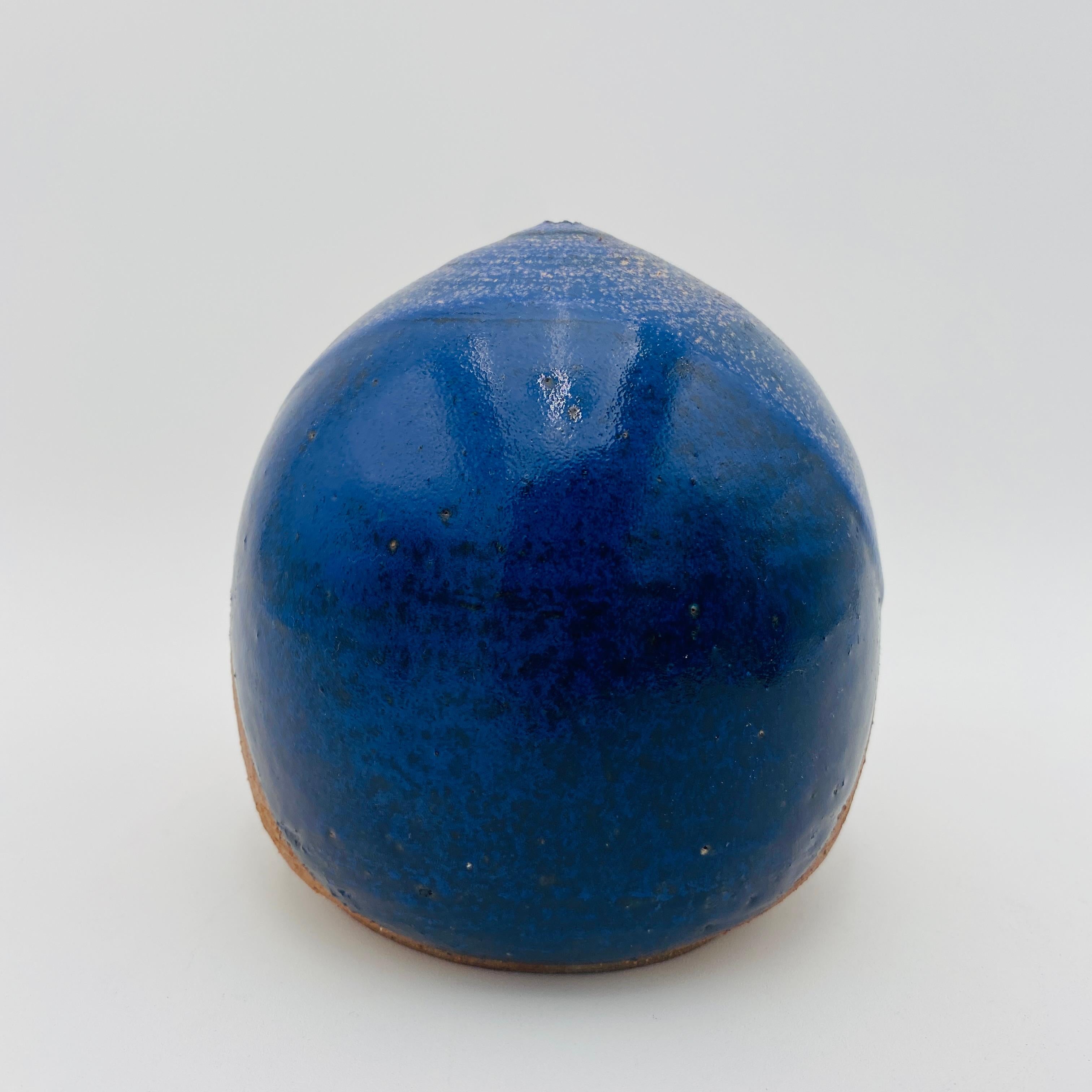 Intagliato a mano Vaso d'arte di metà secolo dello Studio Gerald Patrick Pottery in vendita
