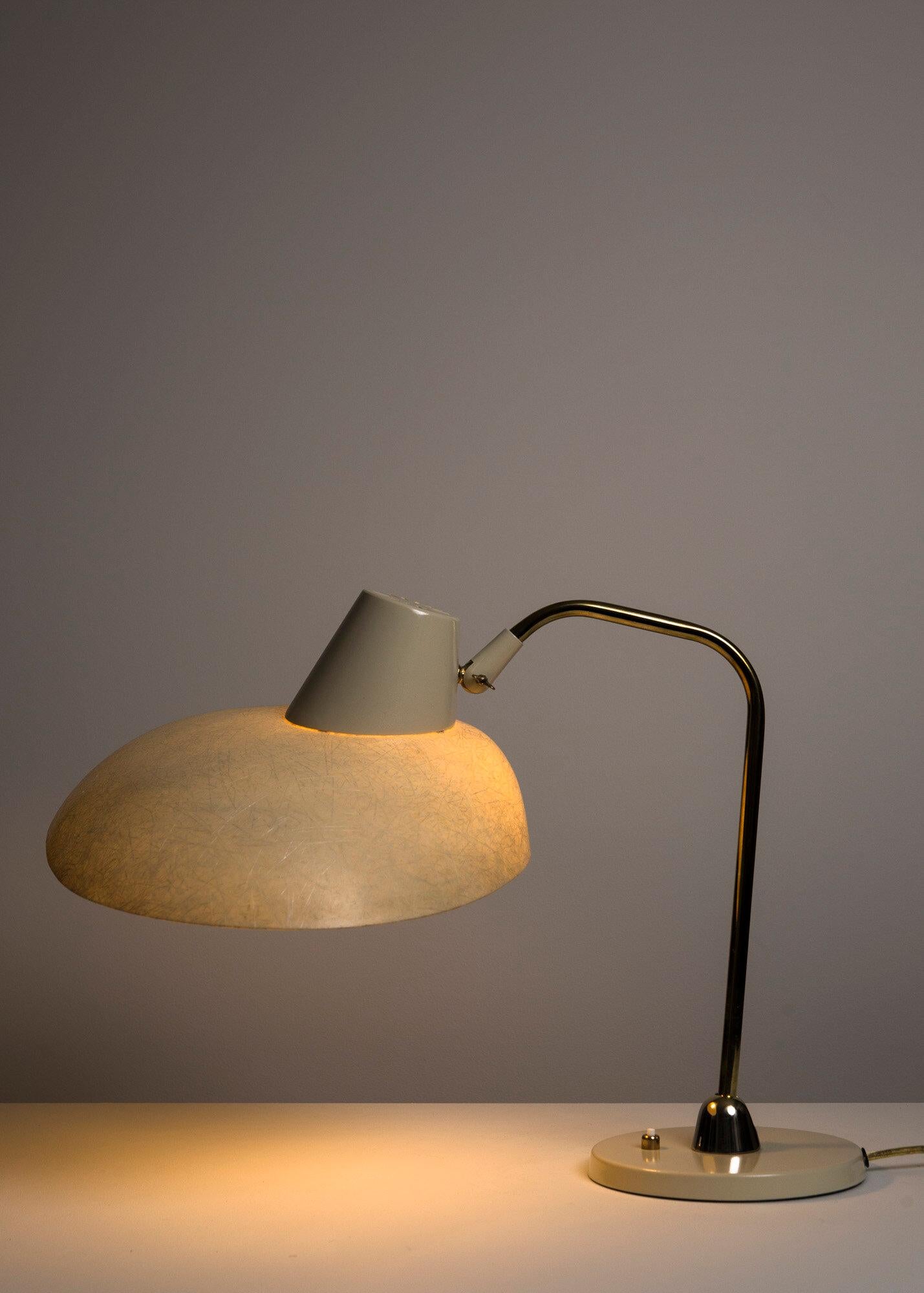 Mid Century Gerald Thurston desk lamp by Lightolier In Good Condition In Montréal, QC