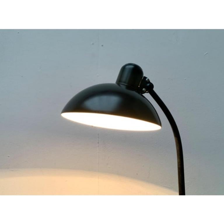 Lampe de table allemande du milieu du siècle 6556 par Christian Dell pour Kaiser Idell, années 1960 Excellent état - En vente à Hamburg, DE