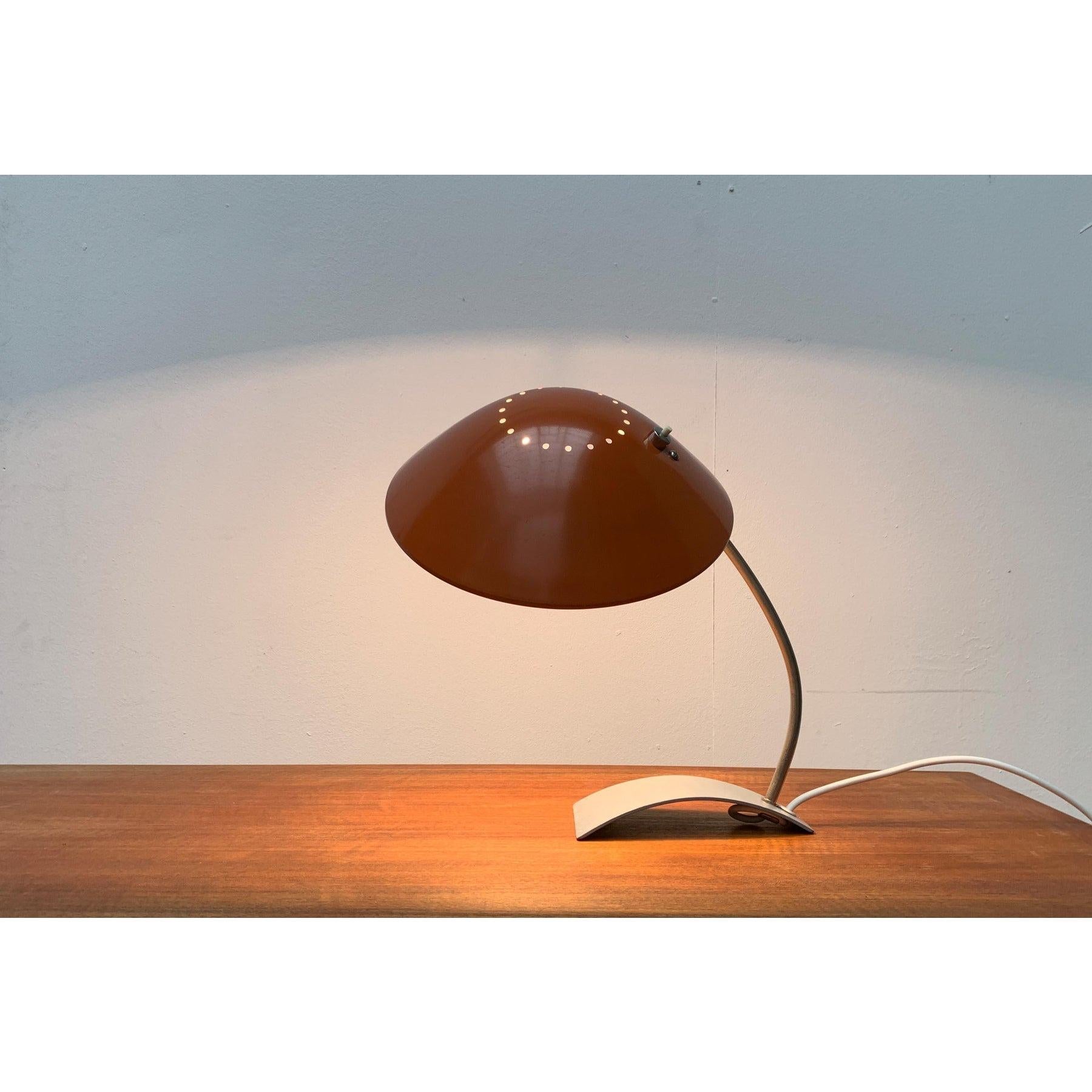 Lampe de table allemande du milieu du siècle 6840 de Kaiser Idell / Kaiser Leuchten en vente 3