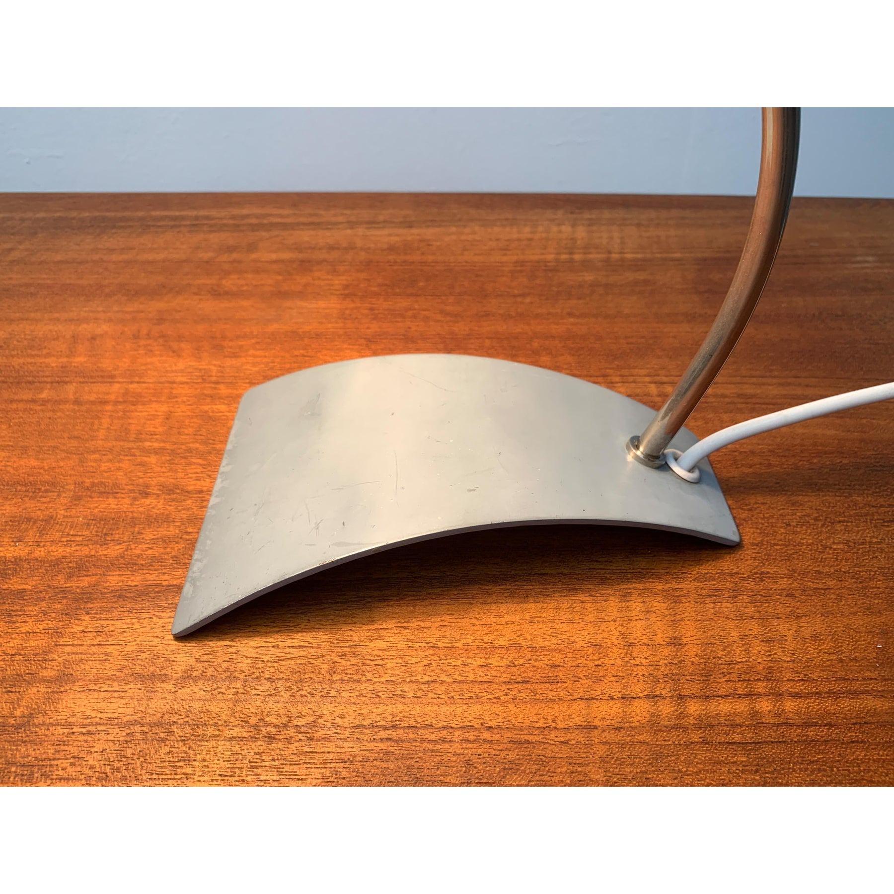 Lampe de table allemande du milieu du siècle 6840 de Kaiser Idell / Kaiser Leuchten en vente 4