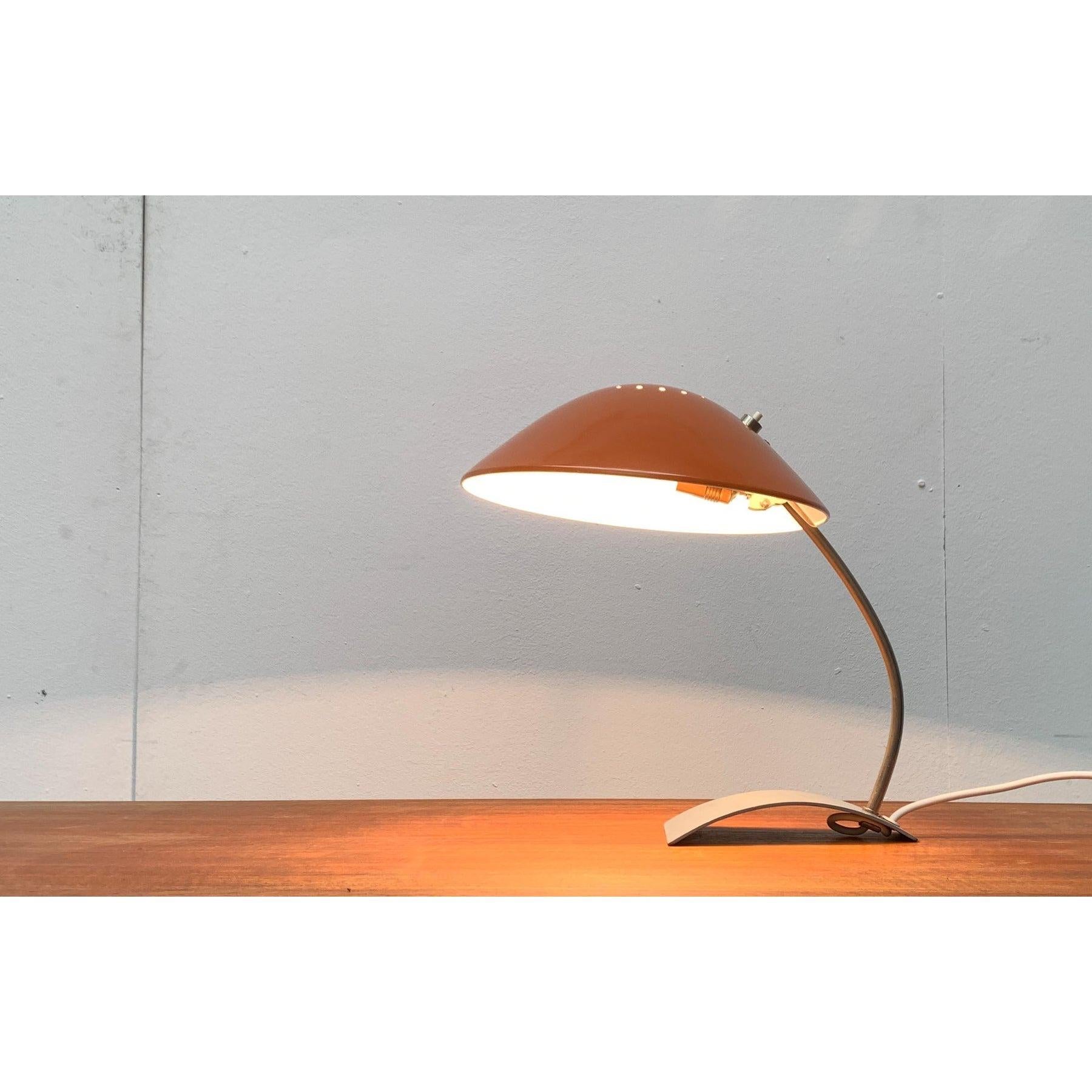 Mid-Century Modern Lampe de table allemande du milieu du siècle 6840 de Kaiser Idell / Kaiser Leuchten en vente