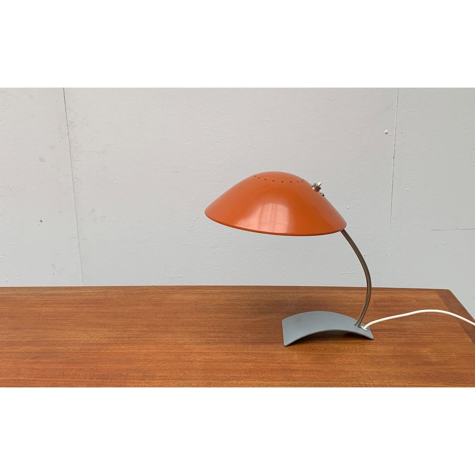 Lampe de table allemande du milieu du siècle 6840 de Kaiser Idell / Kaiser Leuchten Bon état - En vente à Hamburg, DE