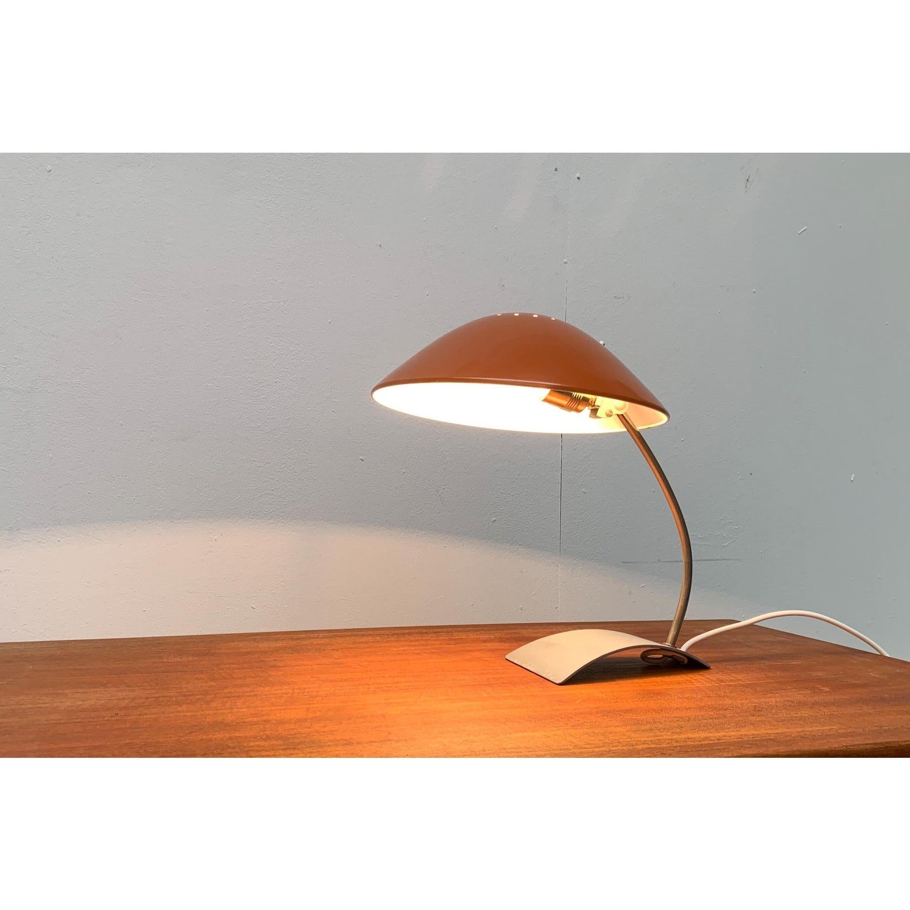 Lampe de table allemande du milieu du siècle 6840 de Kaiser Idell / Kaiser Leuchten en vente 1