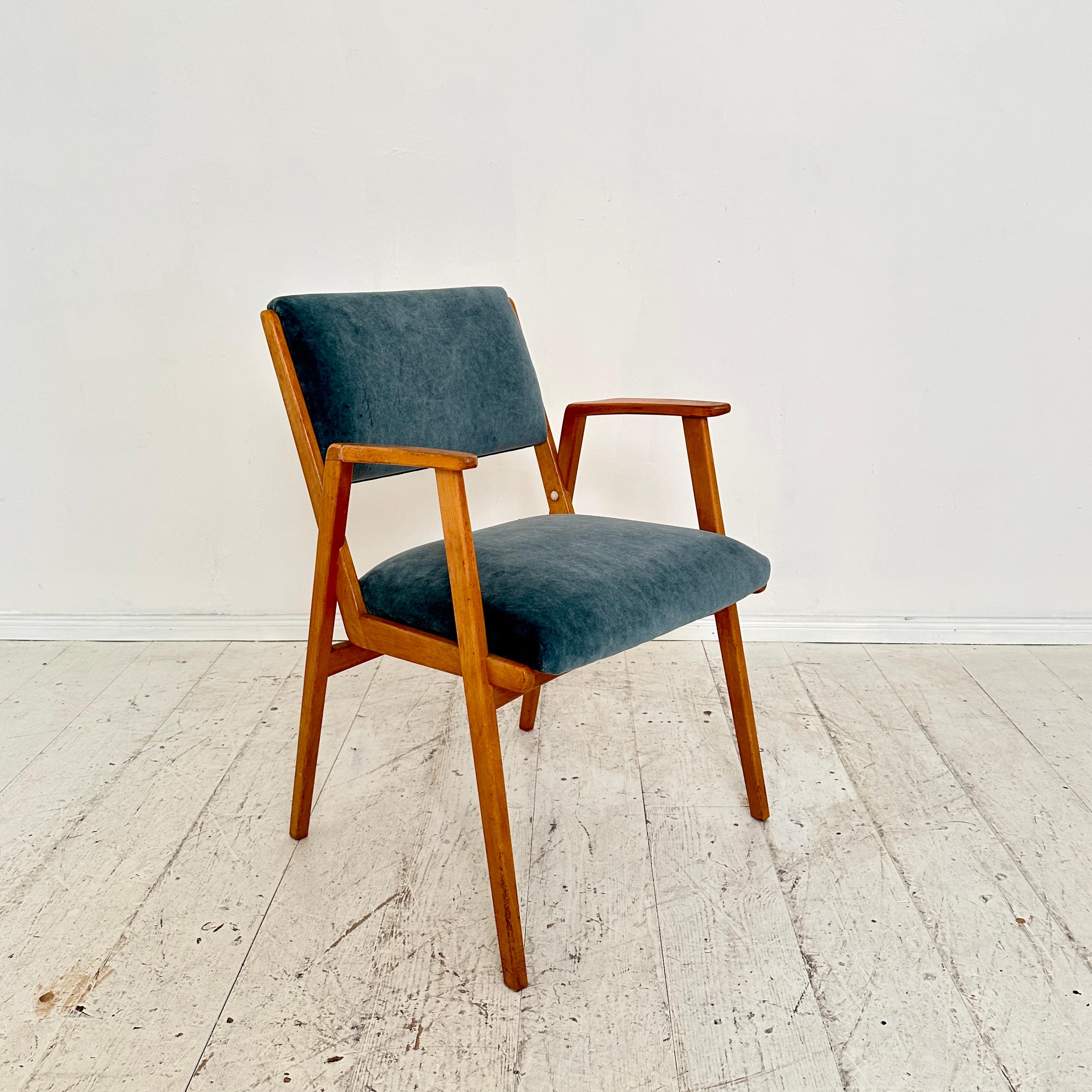 Mid Century German Armchair in Beech and Petrol Colored Velvet, around 1950 For Sale 5