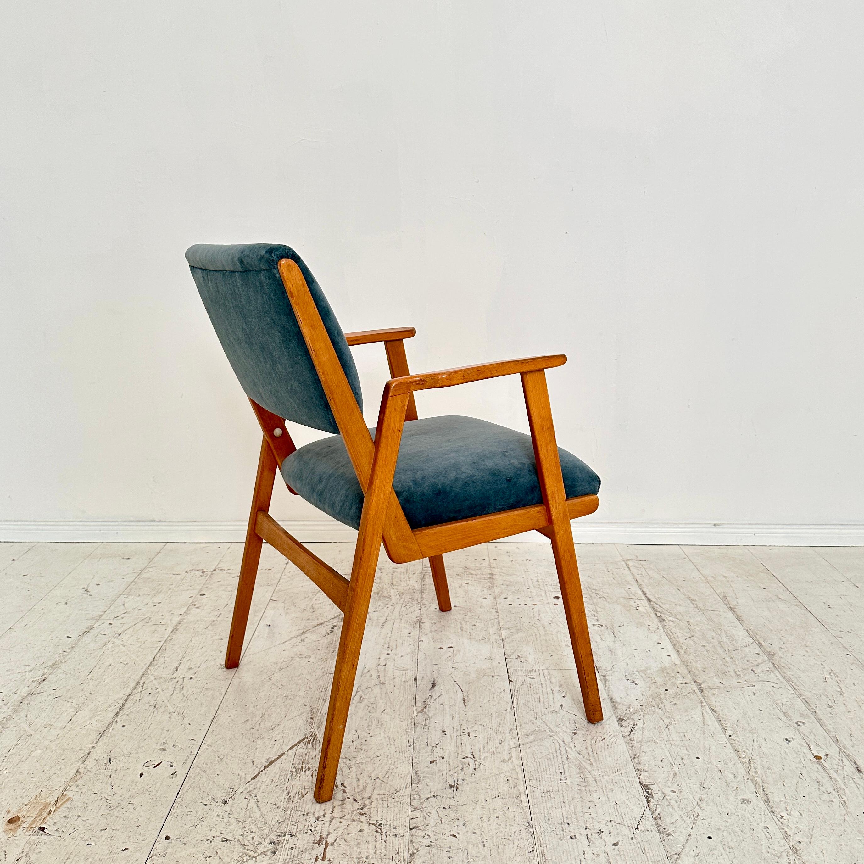 Mid Century German Armchair in Beech and Petrol Colored Velvet, around 1950 For Sale 3