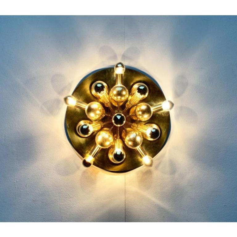 Tedesco Lampada da soffitto o da parete atomica in ottone tedesca di metà secolo di Dorothee Becker, anni '70 in vendita