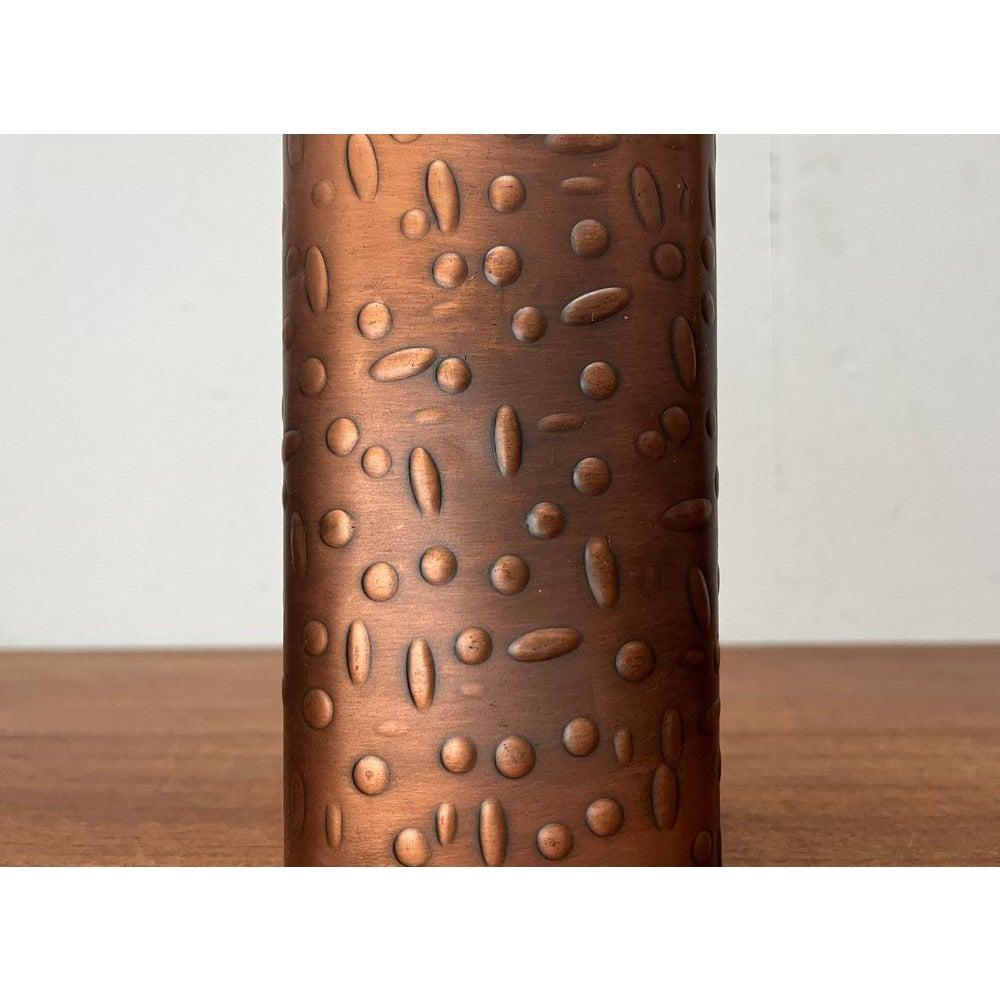 Mid-Century German Brutalist Copper Vase from Mussbach, 1960s, in Very Good conditions. Designed 1960 to 1969 This piece has an attribution mark.

Additional information:
Materials: Metal
Style: Brutalist, Mid-Century Modern
Country of Origin: