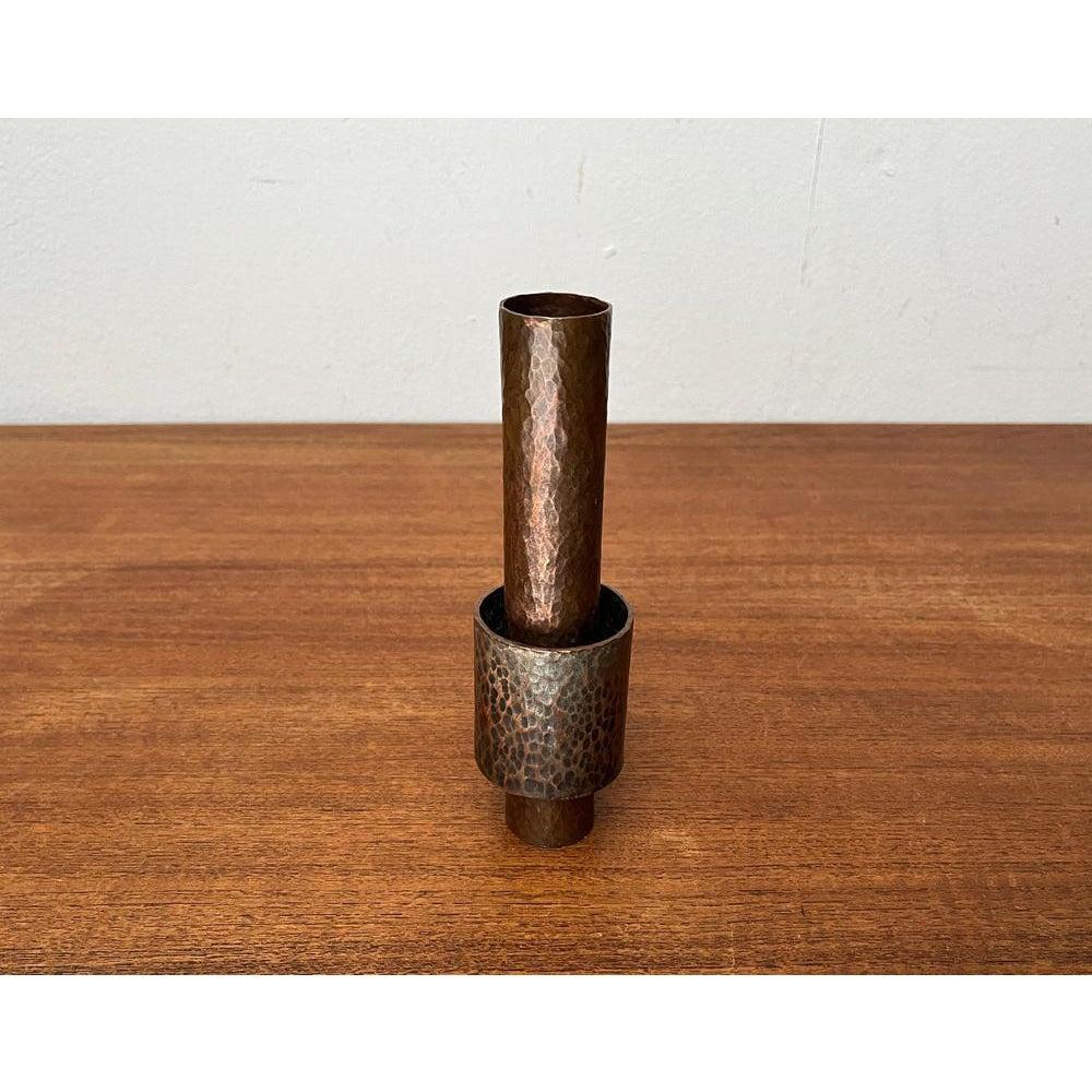 Deutsche brutalistische Kupfervase oder Kerzenständer aus der Jahrhundertmitte, 1960er Jahre (Metall) im Angebot