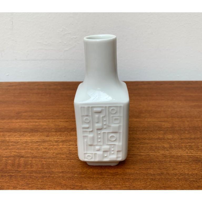 Mid-Century German Brutalist Porcelain Vase from Wunsiedel Bavaria, 1960s For Sale 7