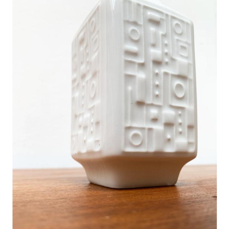 Mid-Century German Brutalist Porcelain Vase from Wunsiedel Bavaria, 1960s For Sale 1