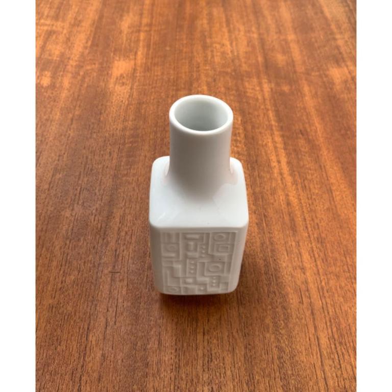 Mid-Century German Brutalist Porcelain Vase from Wunsiedel Bavaria, 1960s For Sale 3