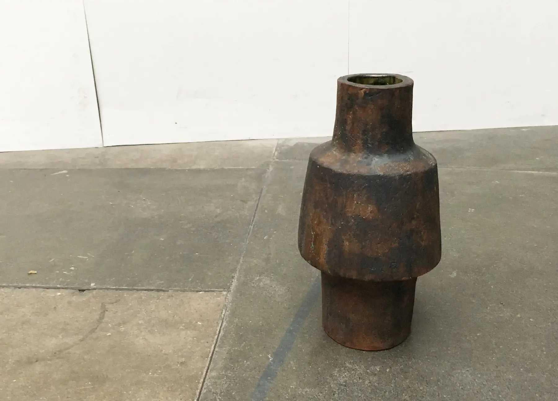 Mid-Century German Brutalist Studio Pottery Floor Vase by Gerhard Liebenthron In Good Condition For Sale In Hamburg, DE