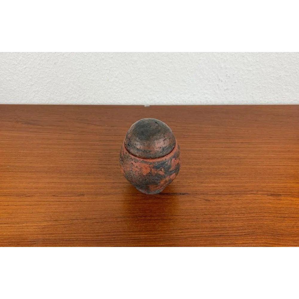 Mid-Century German Brutalist Studio Pottery Tea Canister with Lid, 1960s In Excellent Condition For Sale In Hamburg, DE