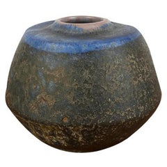 Vase en Studio Pottery Brutaliste allemand du milieu du siècle par Lu et Gerd Grove, 1962
