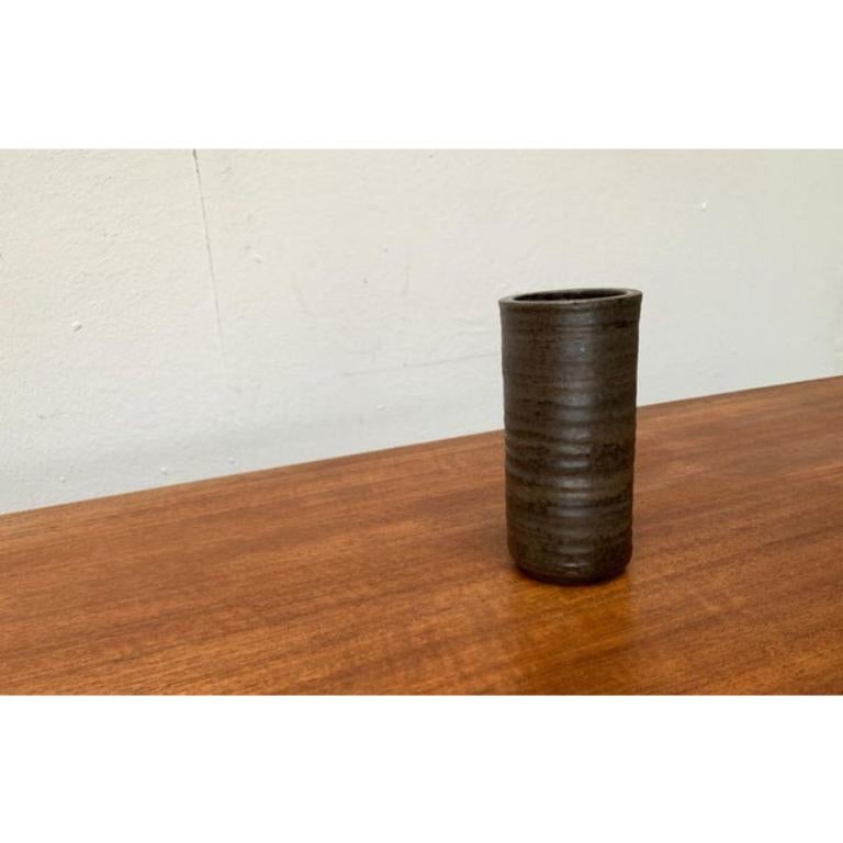 Deutsche brutalistische Studio Pottery Vase aus der Jahrhundertmitte von Petra Töpferei, 1960er Jahre (20. Jahrhundert) im Angebot