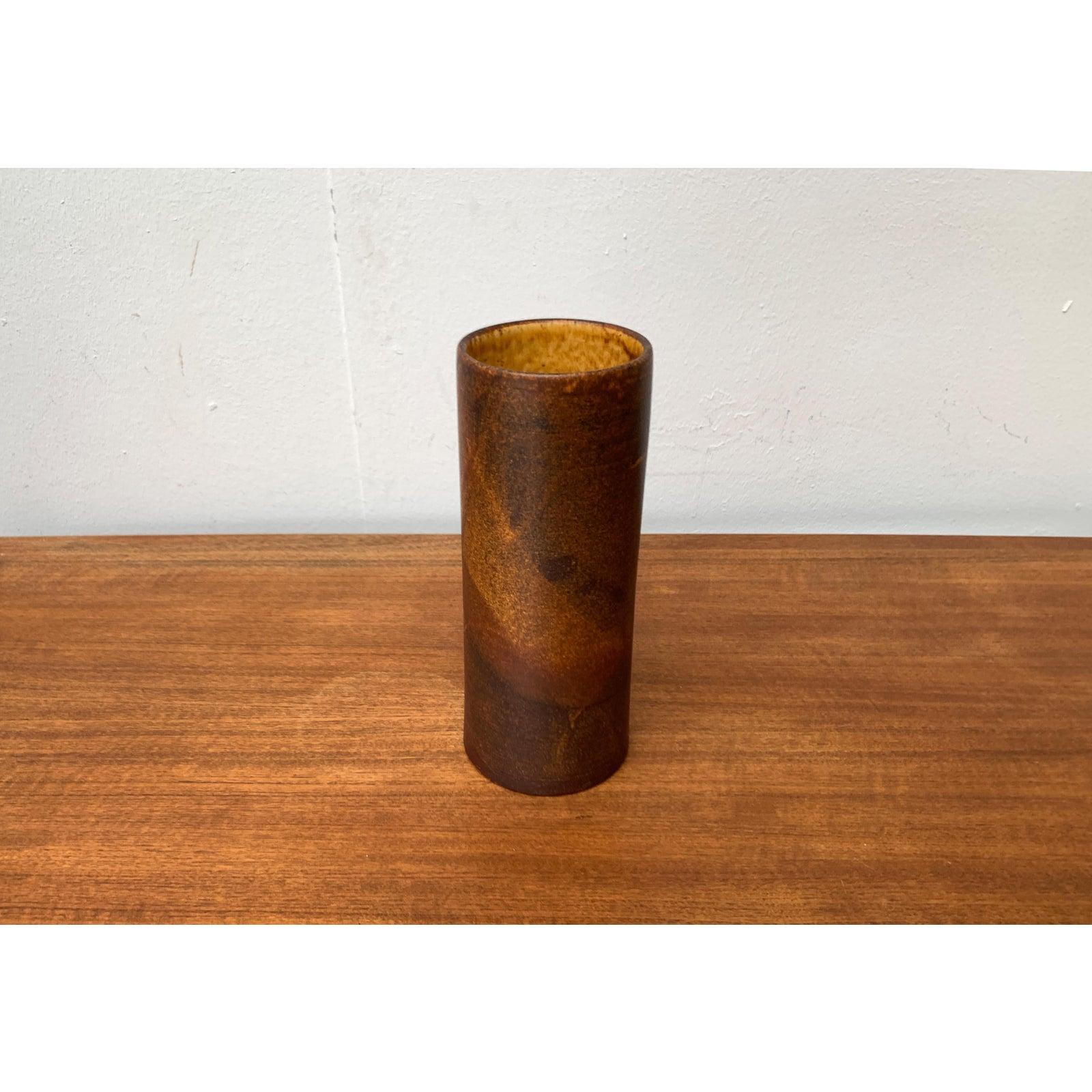 Mid-Century German Brutalist Vase from Allgäuer Keramik, 1960s, in Very Good conditions. Designed 1960 to 1969 This piece has an attribution mark.

Additional information:
Materials: Ceramic
Style: Brutalist, Mid-Century Modern
Country of Origin: