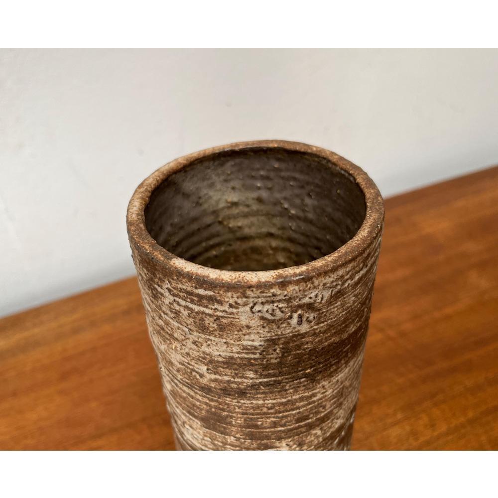 Mid-Century German Brutalist Vase from Krösselbach Keramik, 1960s, in Very Good conditions. Designed 1960 to 1969 This piece has an attribution mark.

Additional information:
Materials: Ceramic
Style: Brutalist, Mid-Century Modern
Country of Origin: