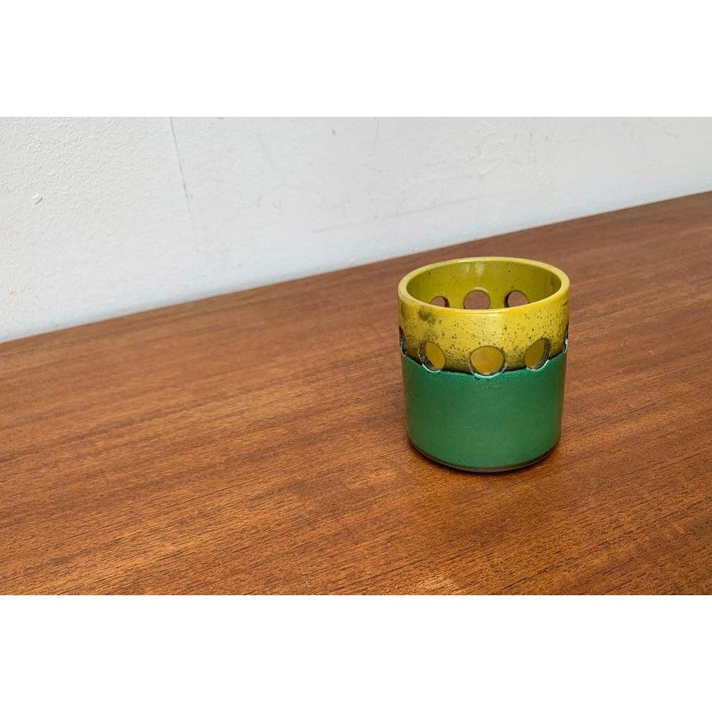 Candelabro alemán de mediados de siglo de Wächtersbach, años 60, en muy buen estado. Diseñado de 1960 a 1969 Esta pieza tiene una marca de atribución.

Más información:
Material: Cerámica
Color: Verde
Estilos: Moderno de mediados de siglo,