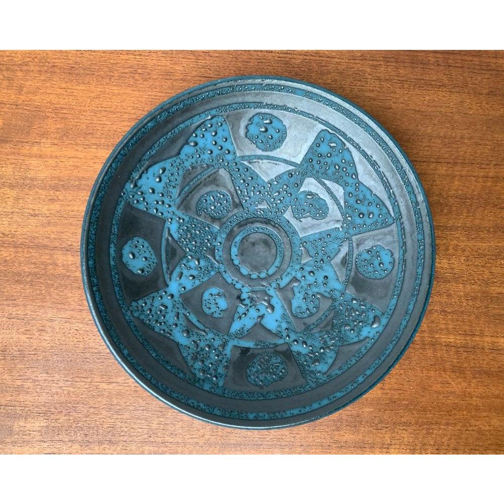 Ciotola in ceramica tedesca di metà secolo di Carstens Tönnieshof, anni '60, in ottime condizioni. Progettato tra il 1960 e il 1969 Questo pezzo ha un marchio di attribuzione.

Informazioni aggiuntive:
Materiali: Ceramica
Colore: blu
Stili: Medioevo