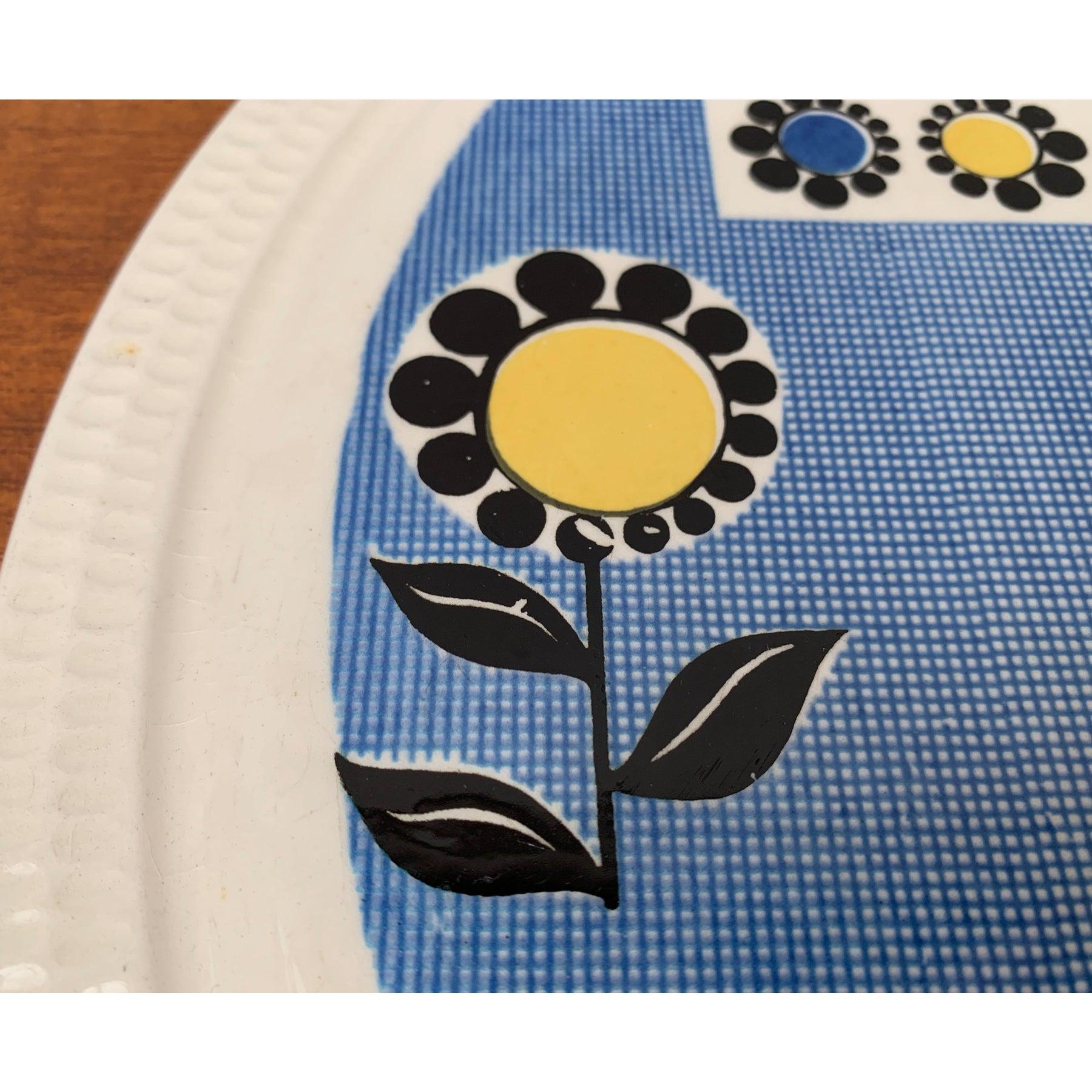 Mid-Century German Ceramic Cake Plate with Flower Motifs from Limburg, 1960s For Sale 3