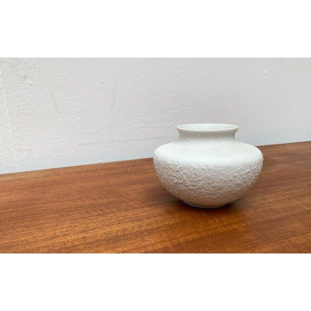 Vaso in ceramica tedesca di metà secolo della Porzellanfabrik Metzler & Ortloff, anni '60, in ottime condizioni. Progettato tra il 1960 e il 1969 Questo pezzo ha un marchio di attribuzione.

Informazioni aggiuntive:
Materiali: Ceramica
Stile: