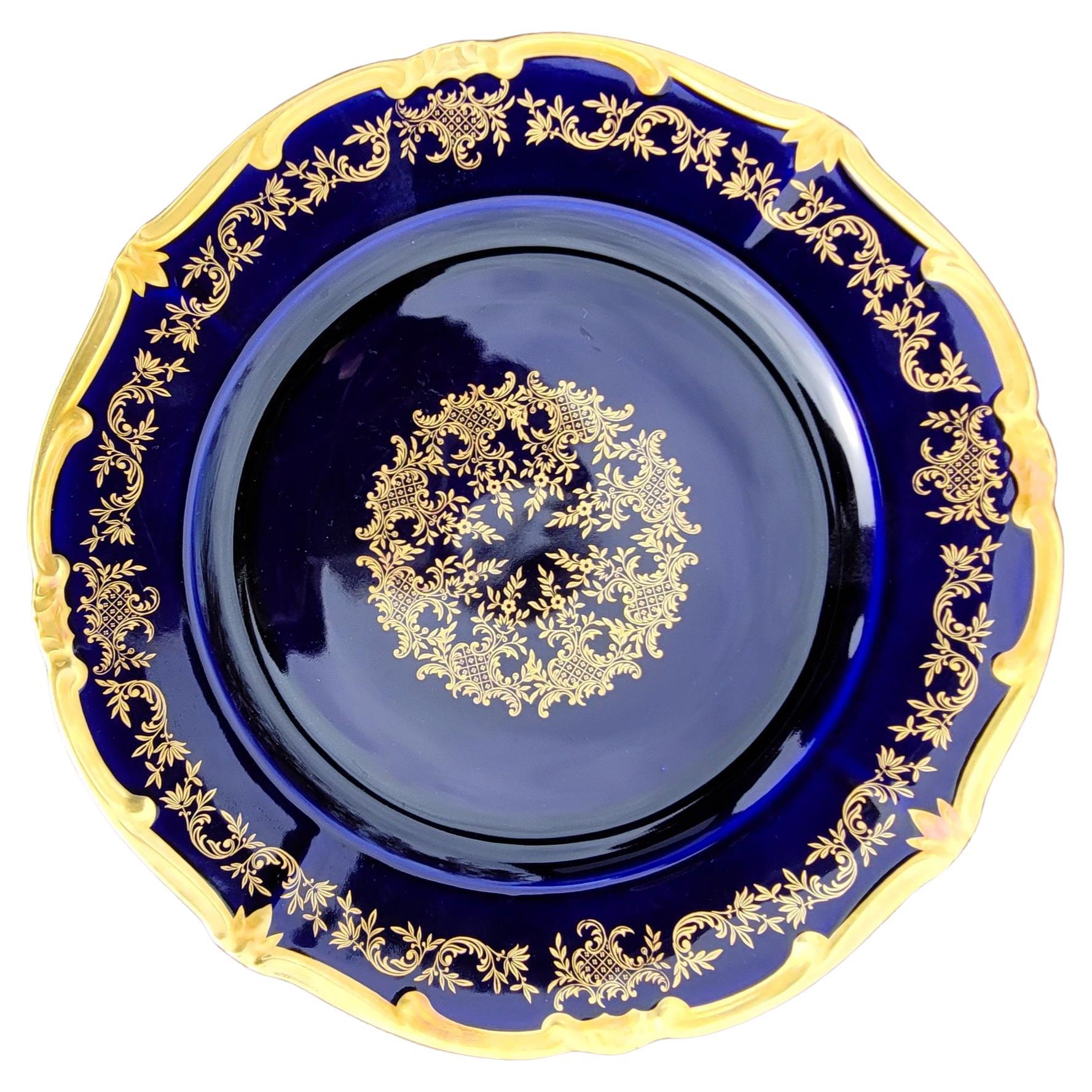 Compote en porcelaine allemande du milieu du siècle, à décor cobalt et doré.
Mesure 13