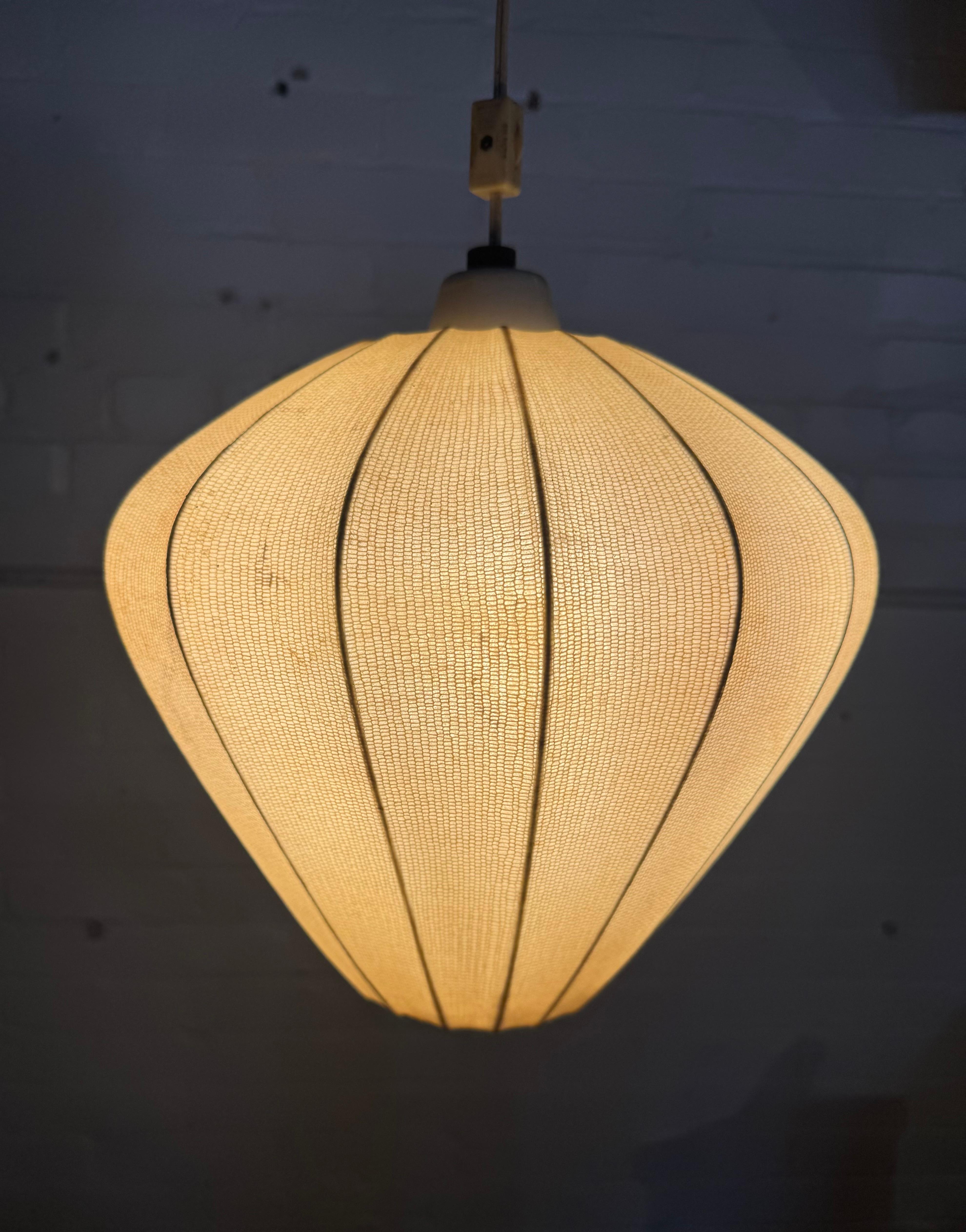 Deutsche Cocoon-Pendelleuchte aus der Mitte des Jahrhunderts von Friedel Wauer für Goldkant, 1960er Jahre im Angebot 5