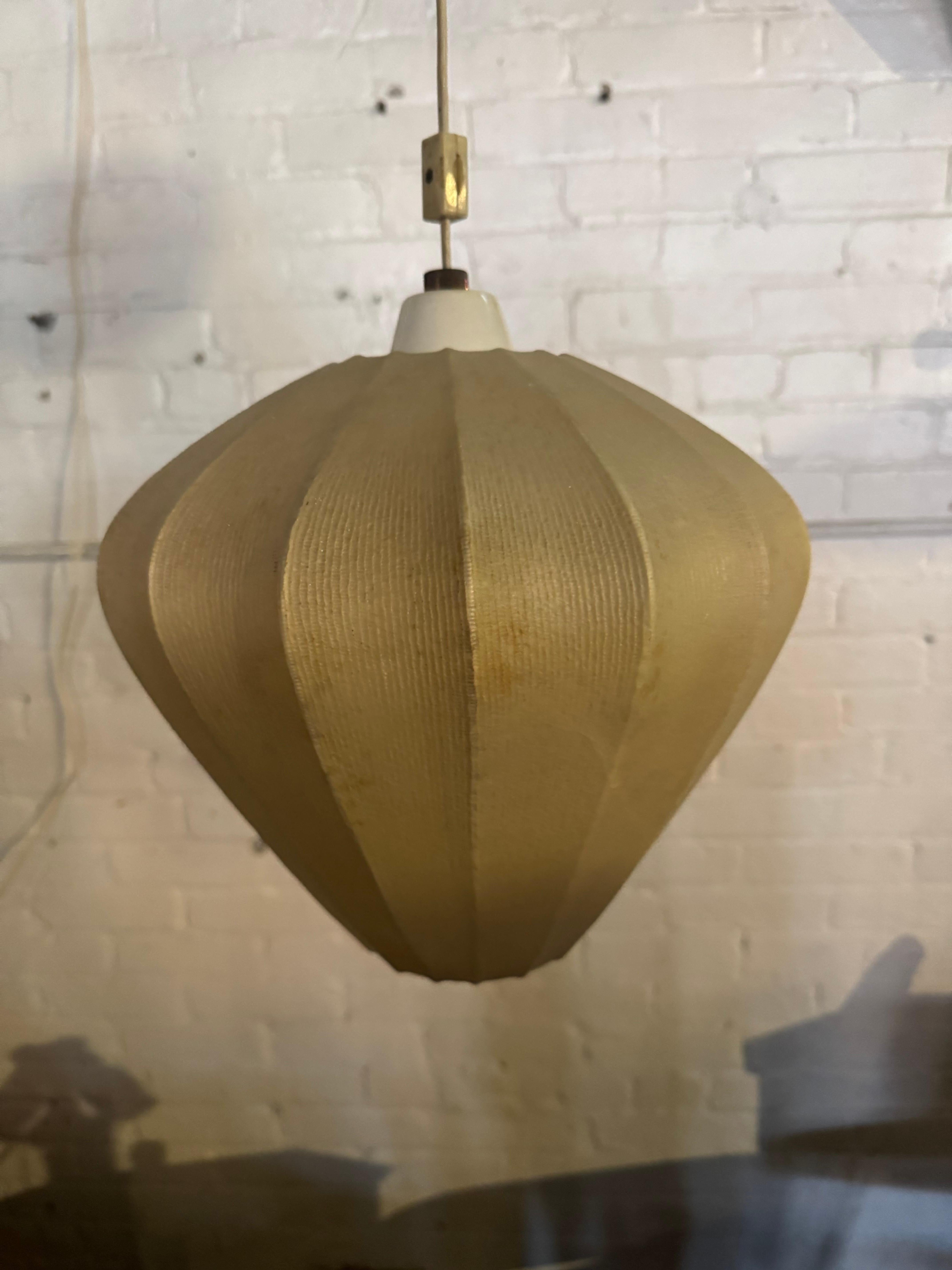 Deutsche Cocoon-Pendelleuchte aus der Mitte des Jahrhunderts von Friedel Wauer für Goldkant, 1960er Jahre (Moderne der Mitte des Jahrhunderts) im Angebot