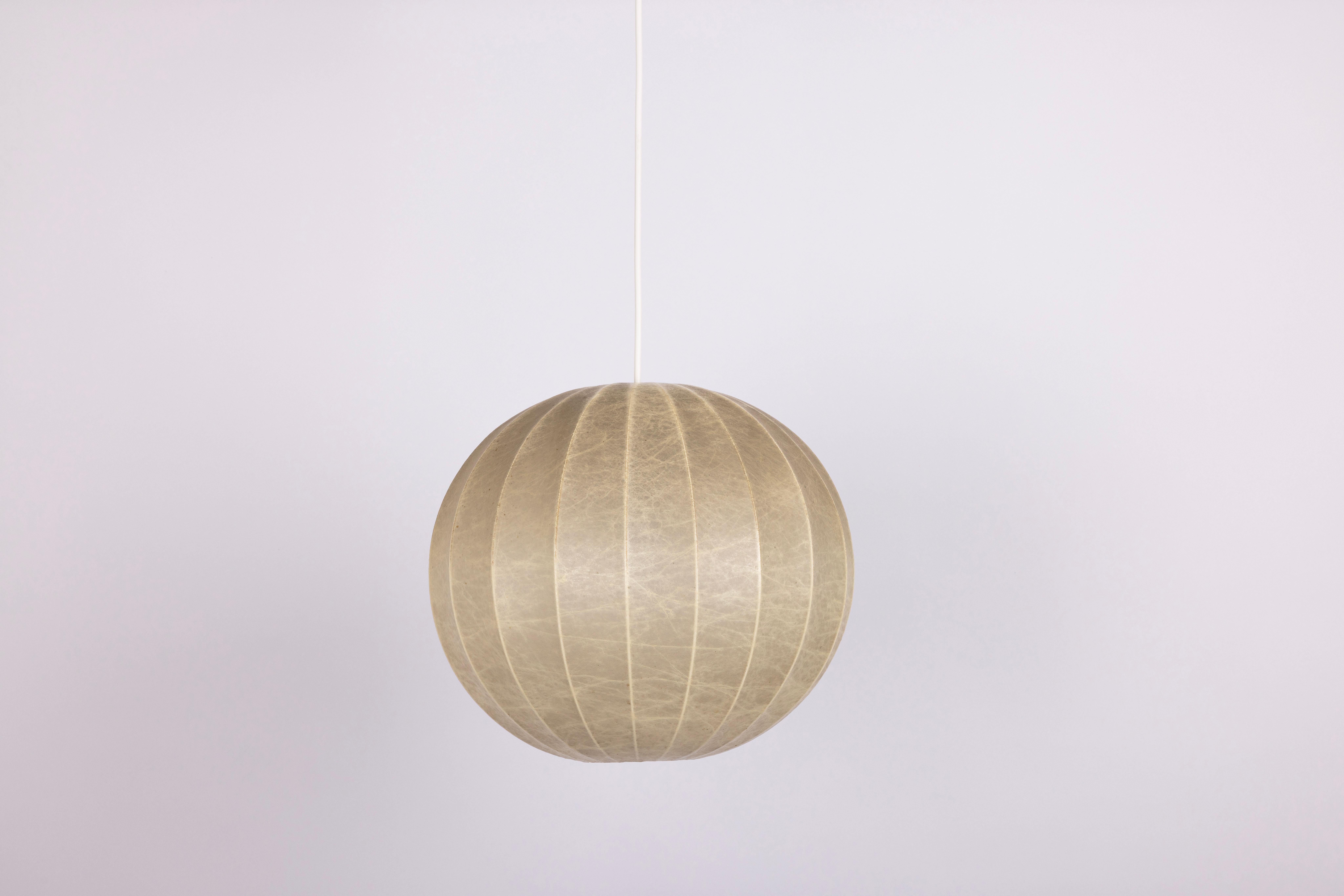 Mid-Century Modern Lampe pendante cocon allemande du milieu du siècle dernier de Goldkant Leuchten, années 1960 en vente