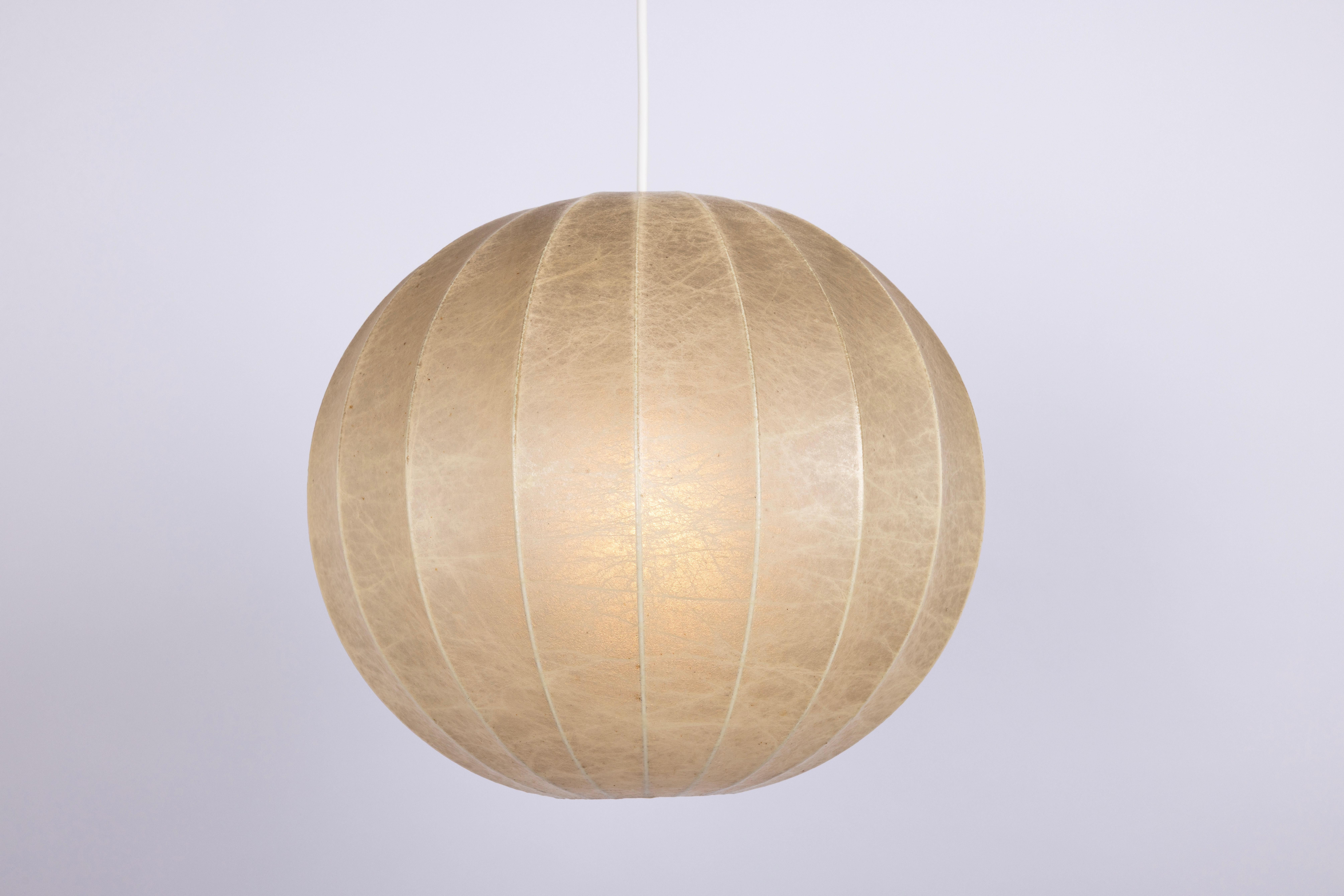 Métal Lampe pendante cocon allemande du milieu du siècle dernier de Goldkant Leuchten, années 1960 en vente