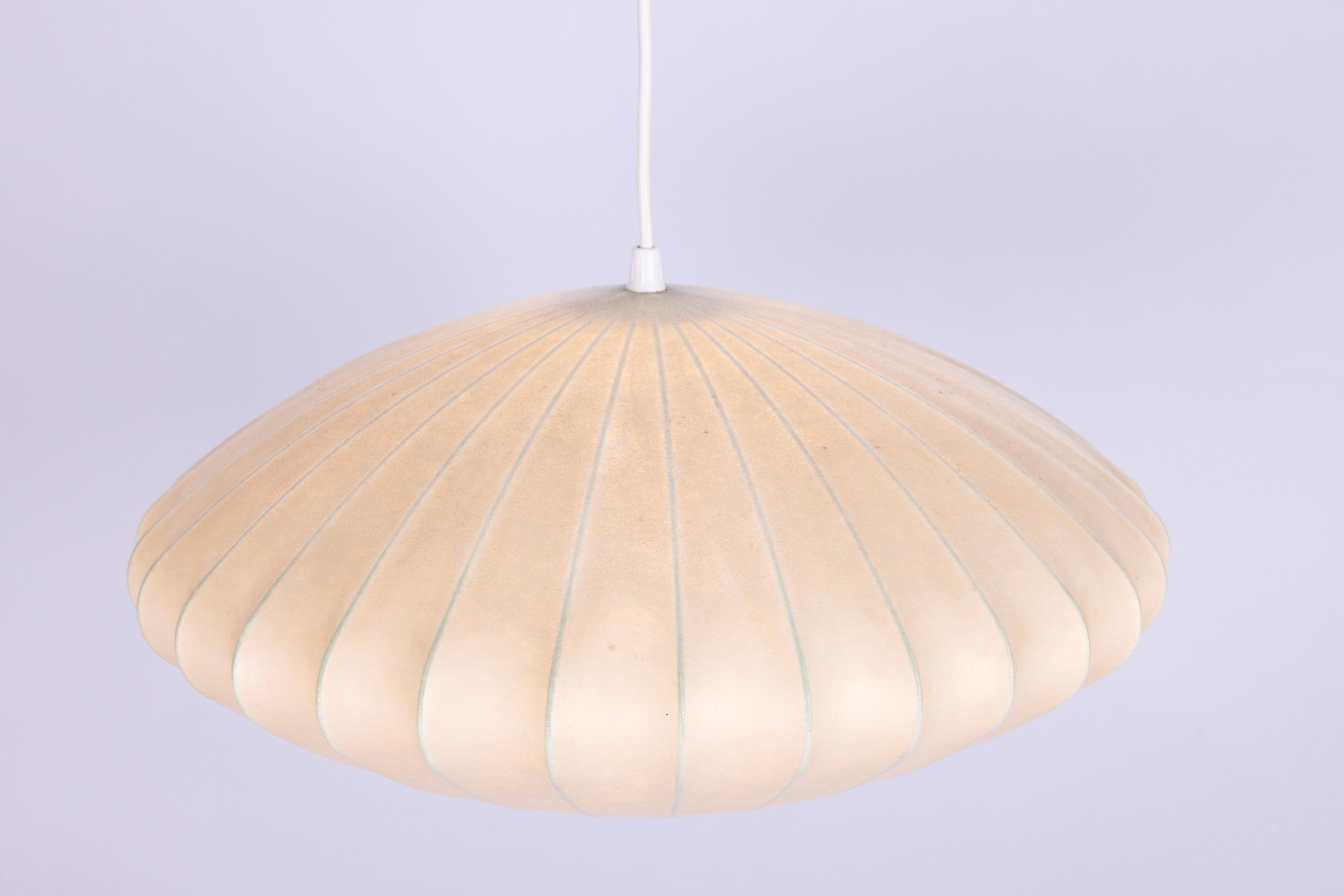 Lampada a sospensione Cocoon di Goldkant Leuchten, Germania, metà secolo, 1960 in vendita 1