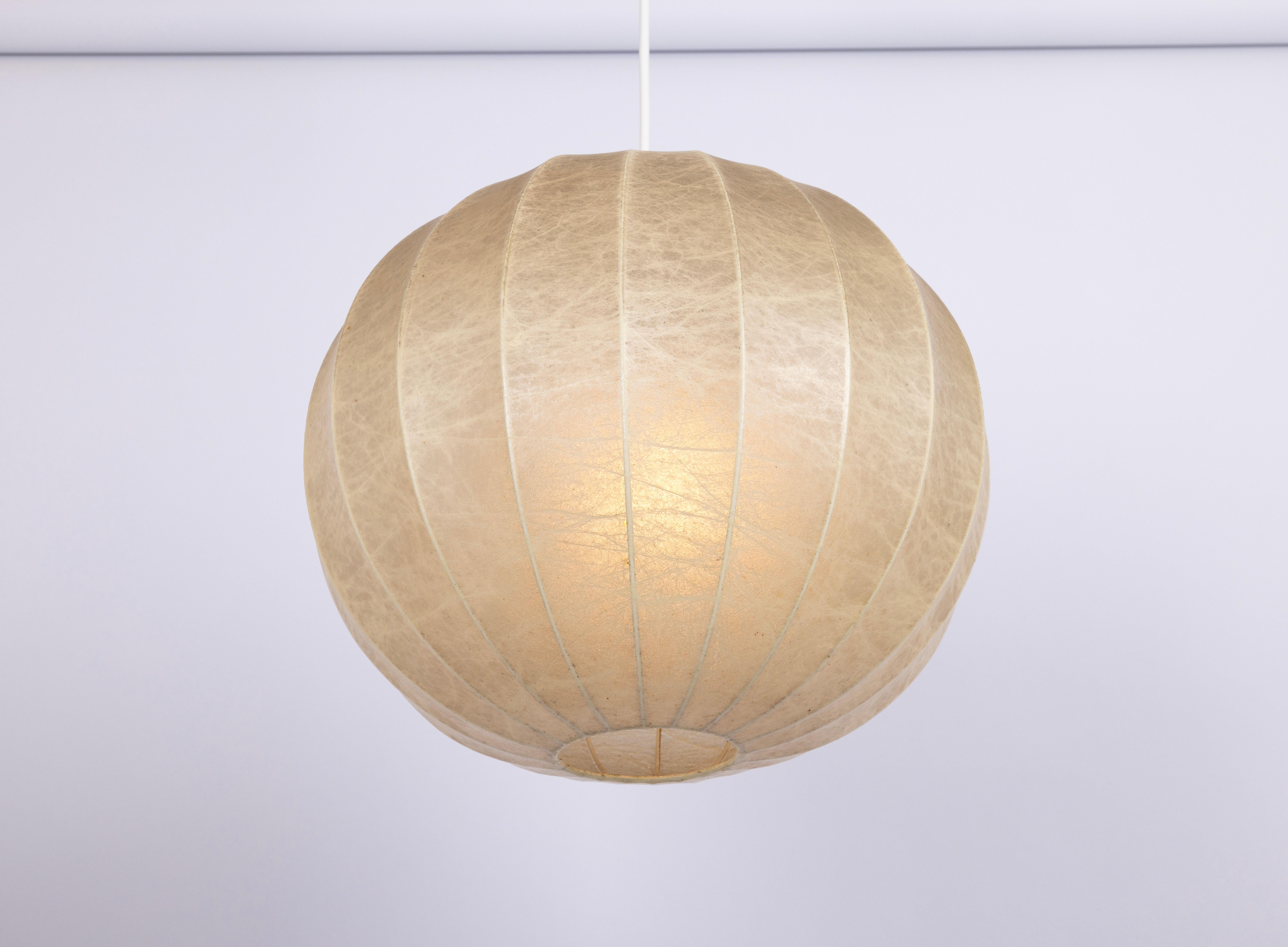 Lampe pendante cocon allemande du milieu du siècle dernier de Goldkant Leuchten, années 1960 en vente 1